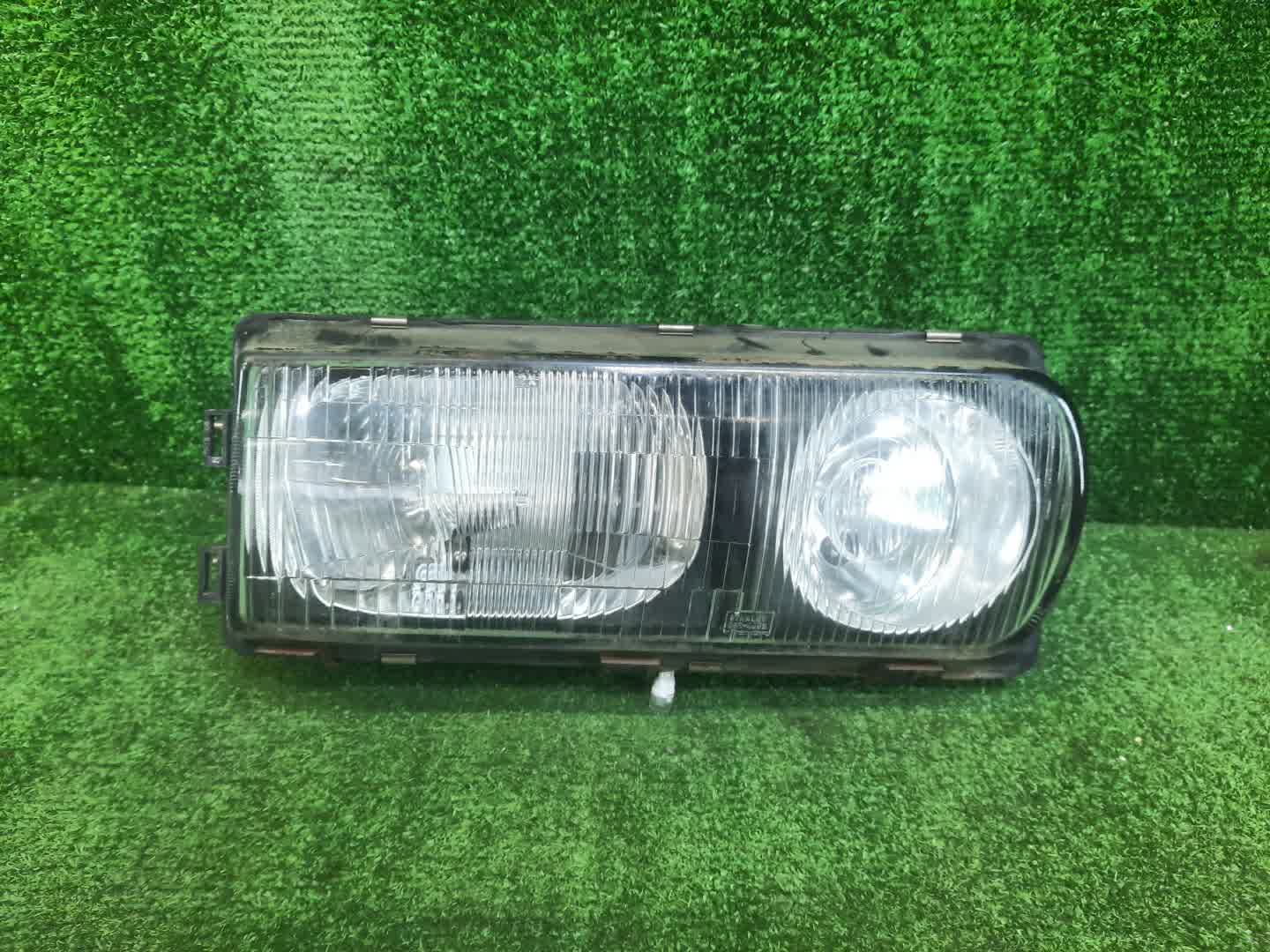 Фара правая передняя MITSUBISHI DIAMANTE F25A, F12A, F13A, F15A, F17A, F27A, F11A, GL3W 1 ракурс
