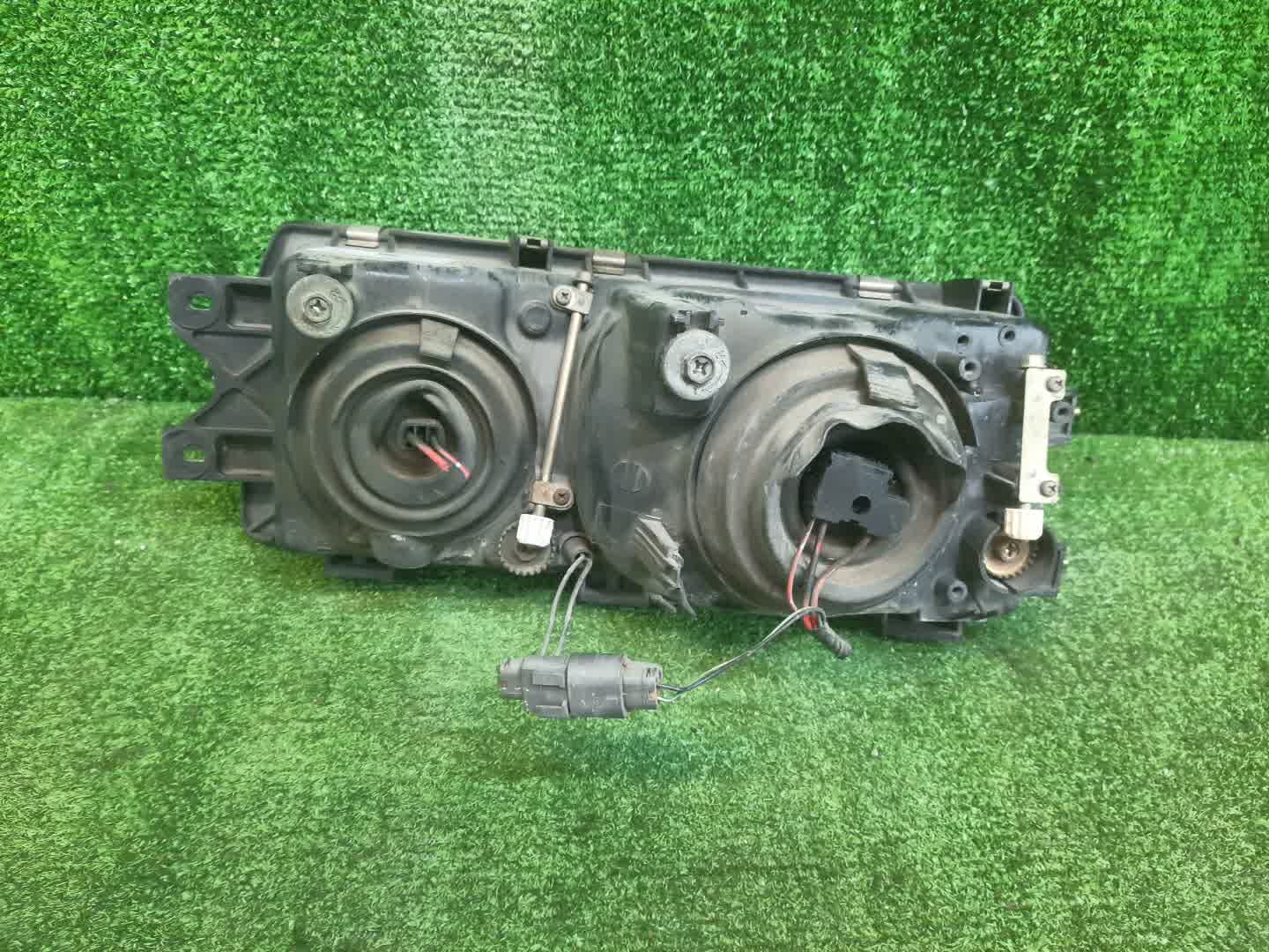 Фара правая передняя MITSUBISHI DIAMANTE F25A, F12A, F13A, F15A, F17A, F27A, F11A, GL3W 2 ракурс