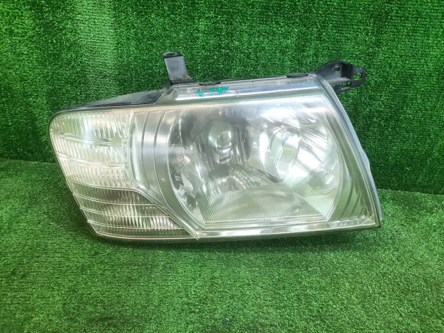 Фара правая передняя MITSUBISHI PAJERO V75W, V65W, V78W, V73W, V77W, V63W, V68W 1 ракурс