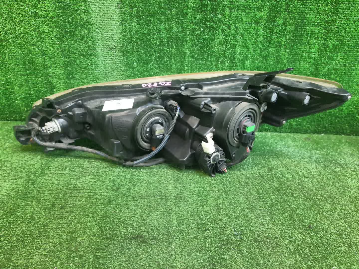 Фара правая передняя TOYOTA WISH ZGE20W, ZGE20G, ZGE25W, ZGE21G, ZGE22W, ZGE25G 3 ракурс