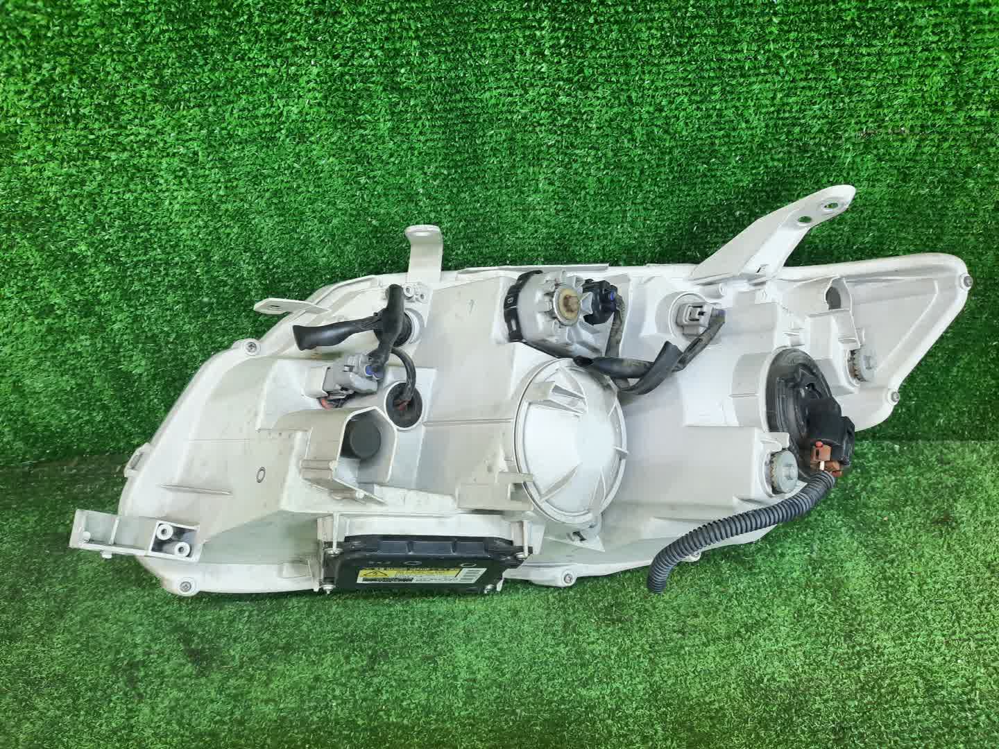 Фара правая передняя TOYOTA AXIO, COROLLA FIELDER, COROLLA  AXIO, FIELDER NZE141, NZE144, ZRE142, ZRE144, ZRE144G, ZRE142G, NZE144G, NZE141G 3 ракурс