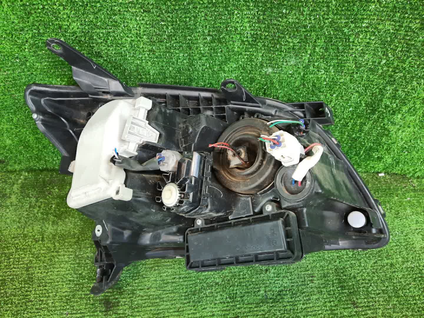 Фара левая передняя TOYOTA AVENSIS ZZT251, AZT250, AZT255, AZT251 3 ракурс