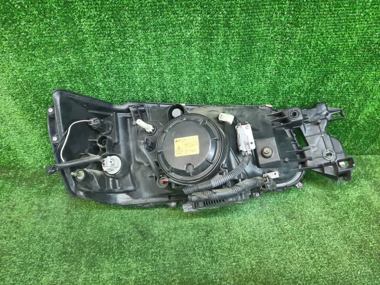 Фара левая передняя SUBARU FORESTER SG5 2 ракурс