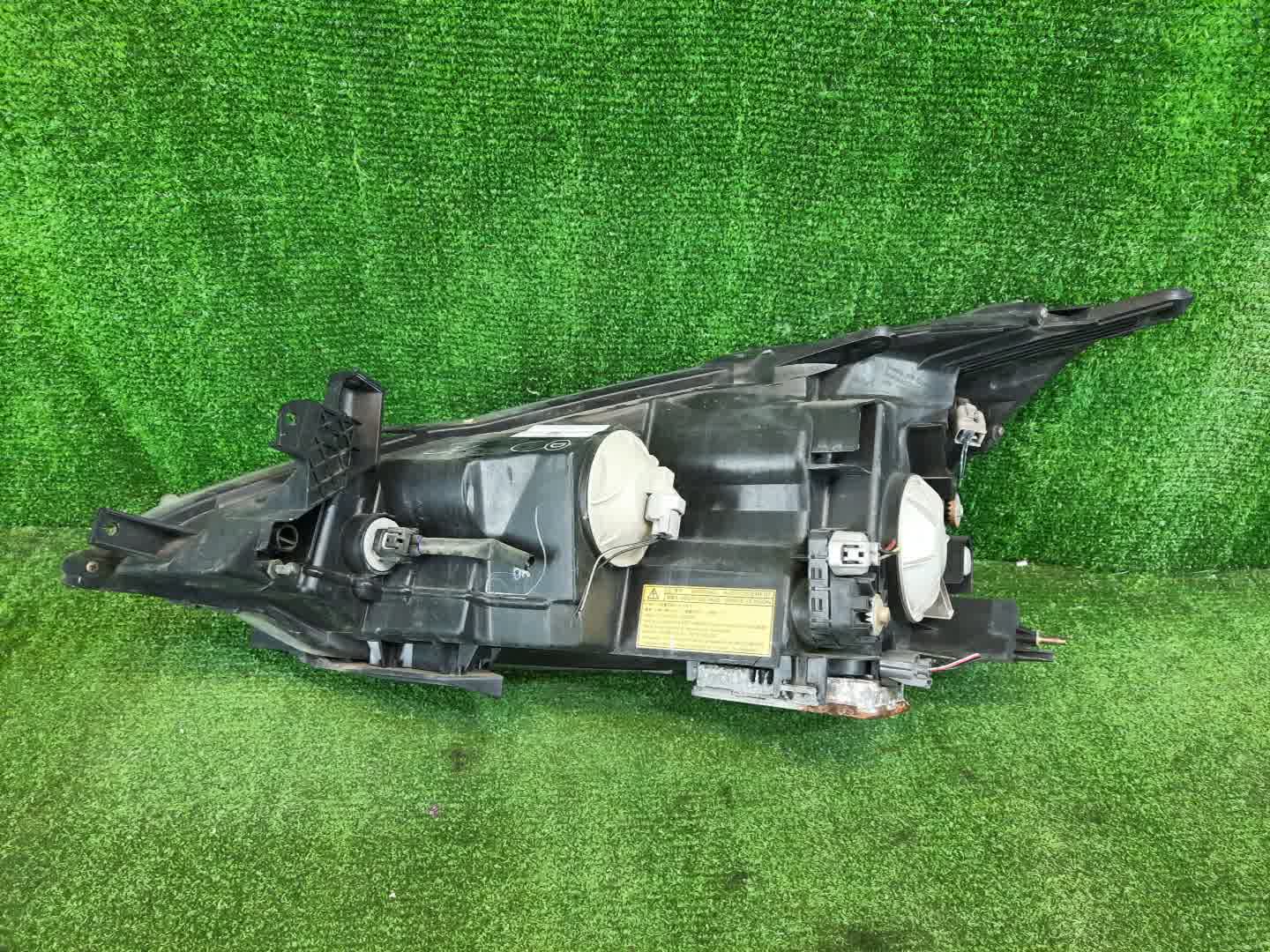 Фара правая передняя MITSUBISHI GRANDIS NA4W 3 ракурс