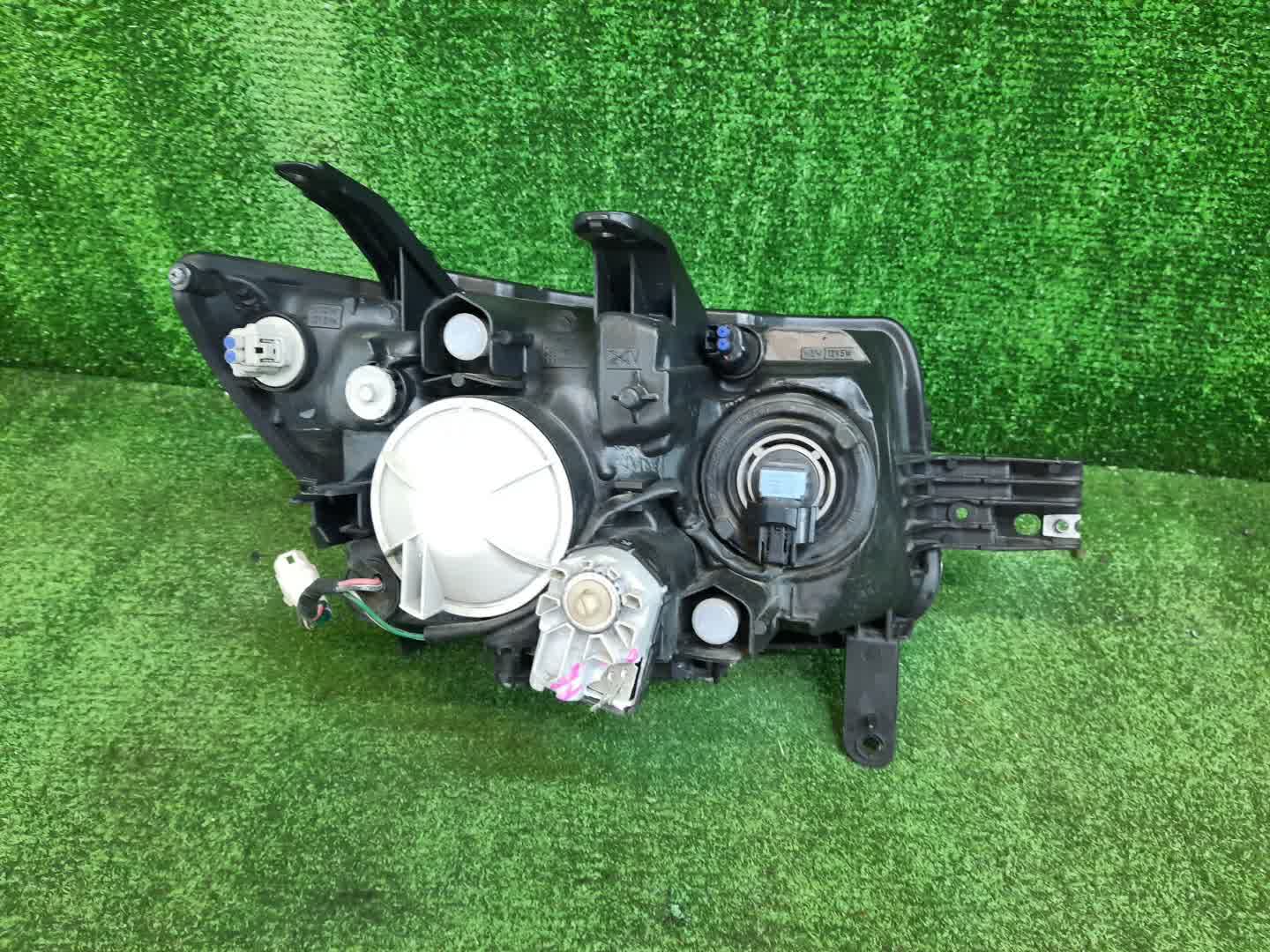 Фара левая передняя TOYOTA BB QNC20, QNC21, QNC25 3 ракурс