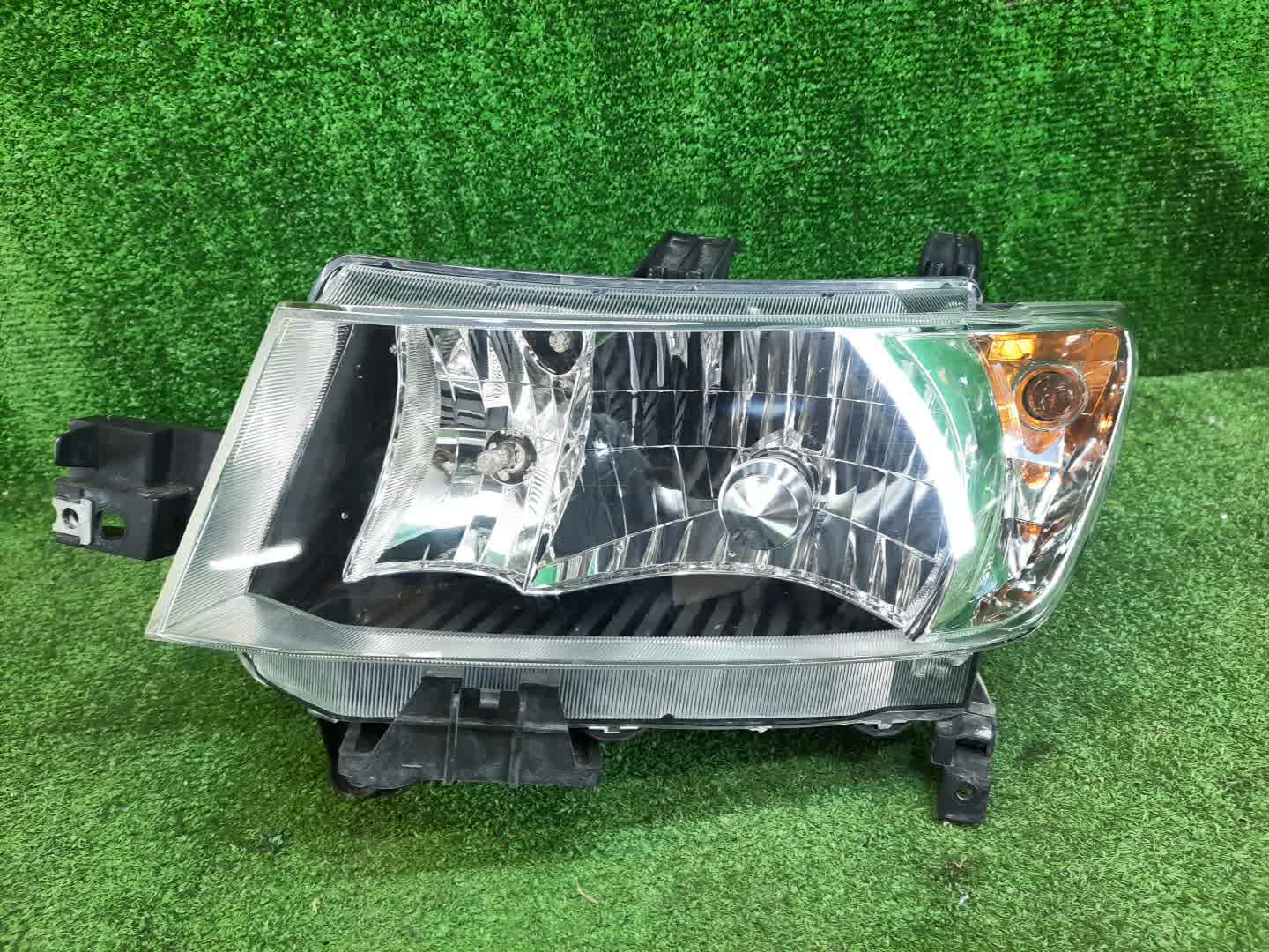 Фара левая передняя TOYOTA BB QNC20, QNC21, QNC25 1 ракурс