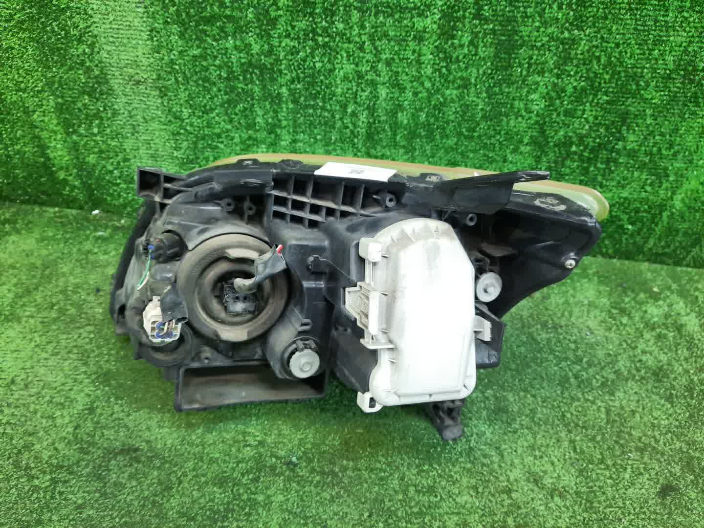 Фара правая передняя TOYOTA AVENSIS ZZT251, AZT250, AZT255, AZT251 2 ракурс