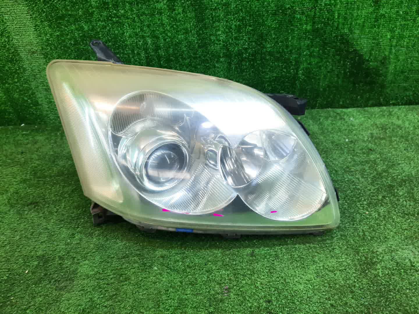Фара правая передняя TOYOTA AVENSIS ZZT251, AZT250, AZT255, AZT251 1 ракурс