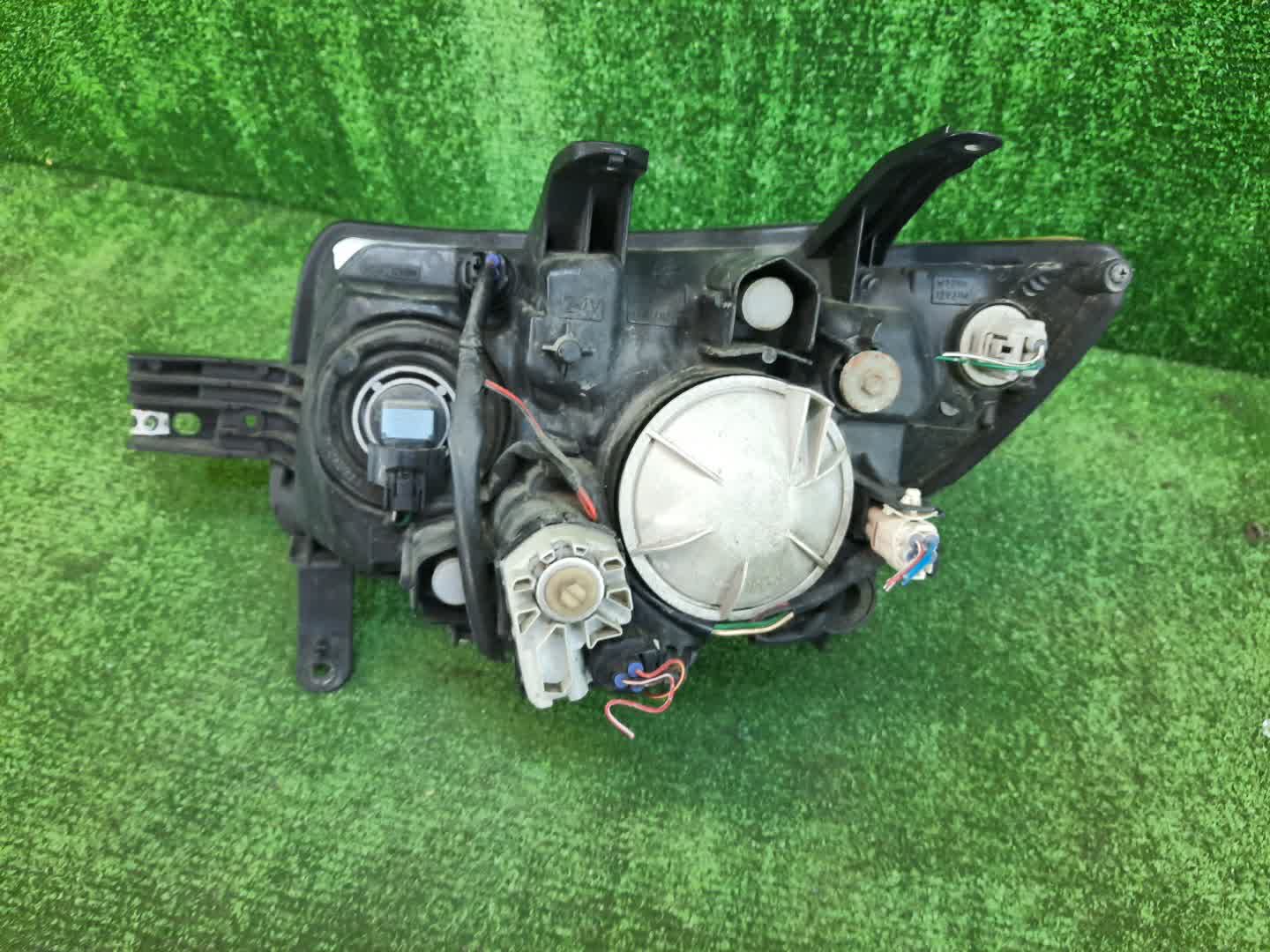 Фара правая передняя TOYOTA BB QNC20, QNC21, QNC25 2 ракурс