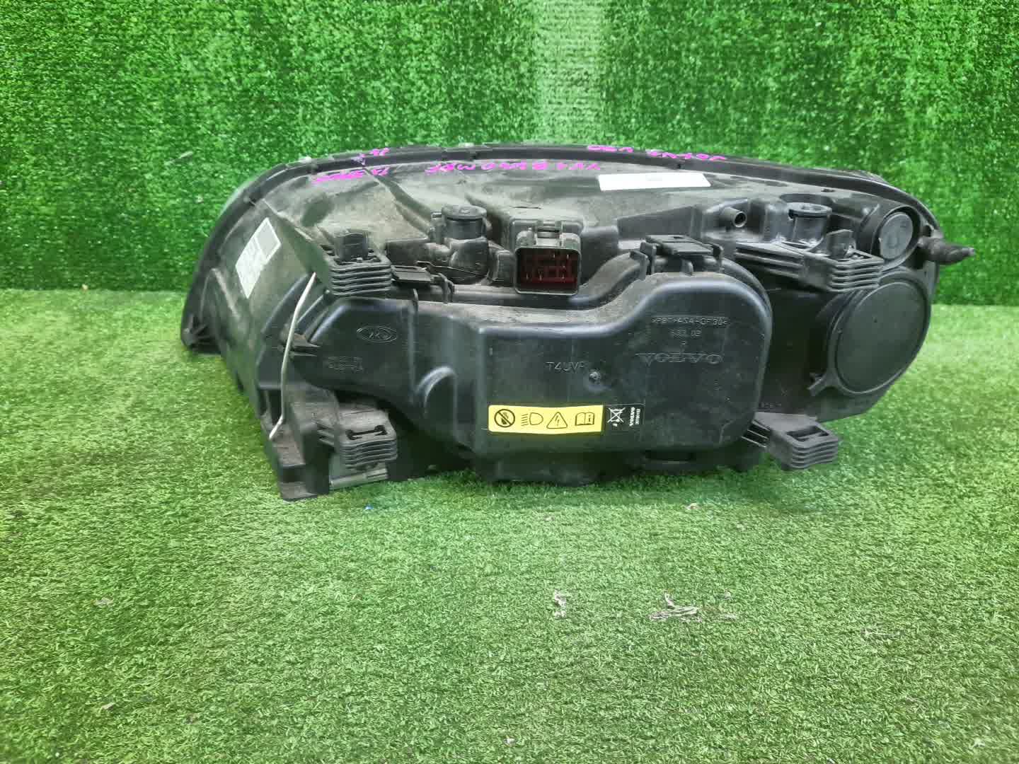 Фара правая передняя VOLVO XC70, V70, S80 BZ52, BZ88, BZ80, BZ69, BZ87, BZ70, BZ82, BZ83, BZ90, BZ95, BZ, BZ81, BZ73, BW60, BW47, BW40, BW90, BW69, BW71, BW98, BW56, BW48, AS60, AS98, AS90, AS95, AS40, AS70, AS 3 ракурс