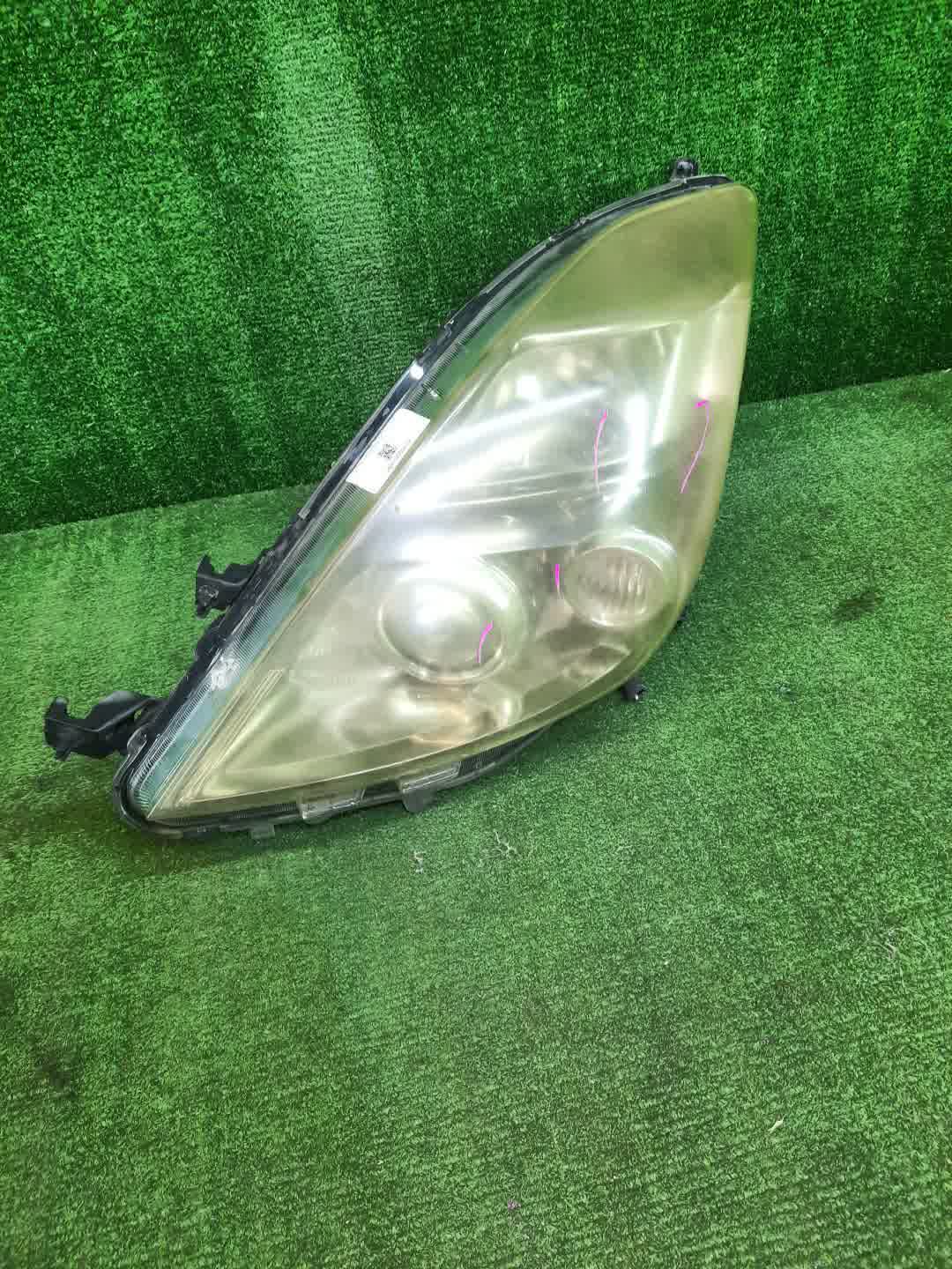 Фара левая передняя  TOYOTA ISIS ZNM10, ZNM10W, ANM10, ANM10W, ANM15, ANM15W, ZGM10, ZGM10W, ZGM11, ZGM11W, ZGM15, ZGM15W, ANM10G, ZGM10G, ANM15G, ZNM10G, ZGM11G, ZGM15G 1 ракурс