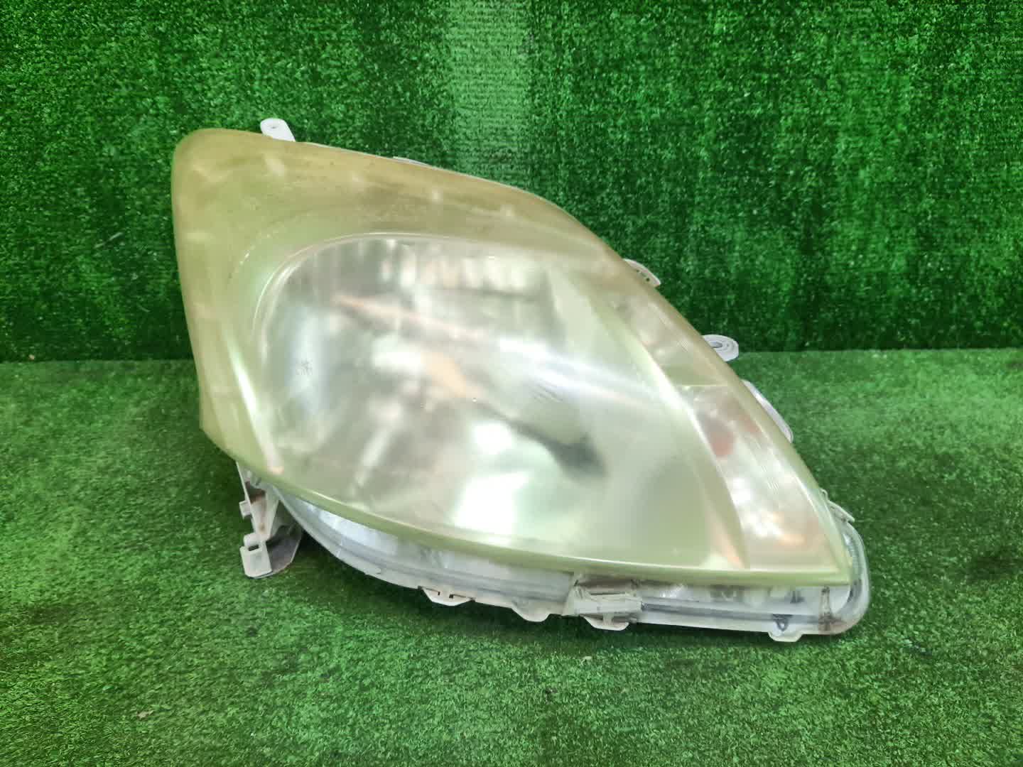 Фара правая передняя TOYOTA PASSO SETTE M502E 1 ракурс