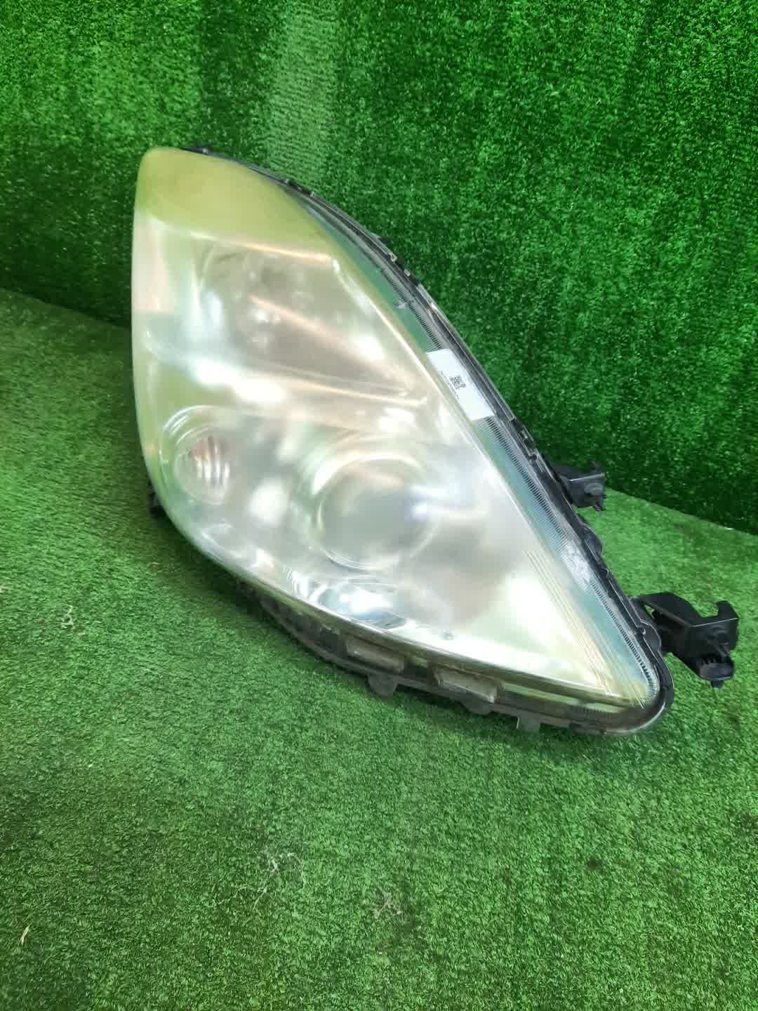 Фара правая передняя  TOYOTA ISIS ZNM10, ZNM10W, ANM10, ANM10W, ANM15, ANM15W, ZGM10, ZGM10W, ZGM11, ZGM11W, ZGM15, ZGM15W, ANM10G, ZGM10G, ANM15G, ZNM10G, ZGM11G, ZGM15G 1 ракурс