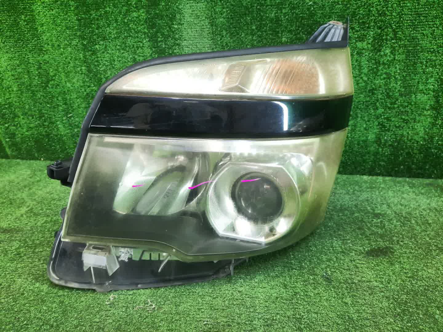 Фара левая передняя TOYOTA VOXY ZRR75W, ZRR70W, ZRR75G, ZRR70G 1 ракурс Фара левая передняя TOYOTA VOXY ZRR75W, ZRR70W, ZRR75G, ZRR70G 1 ракурс