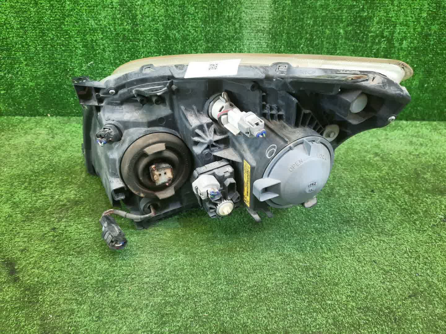 Фара правая передняя TOYOTA AVENSIS ZZT251, AZT250, AZT255, AZT251 2 ракурс