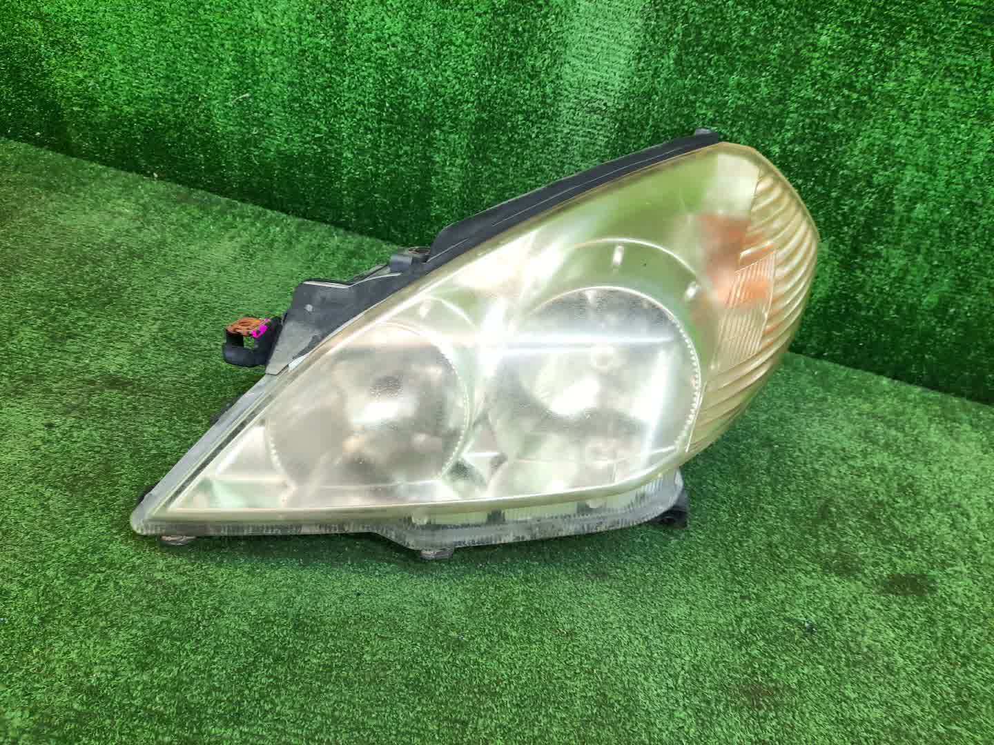 Фара левая передняя NISSAN WINGROAD Y11 1 ракурс