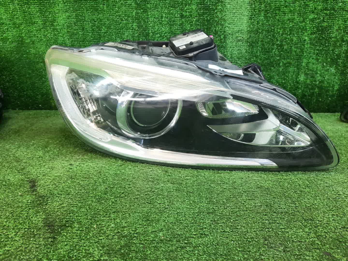 Фара правая передняя VOLVO V60, S60 FW45, FW47, FW, FW52, FW48, FW90, FS44, FS47, FS40, FS45, FS70, FS, Y20, FS48, FS84, FS90 1 ракурс