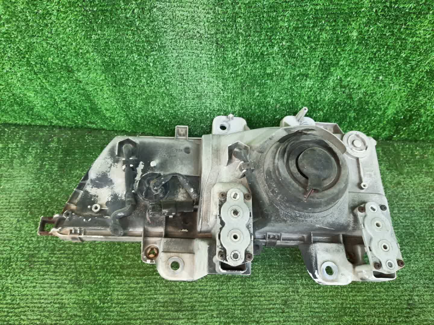 Фара правая передняя ISUZU ELF NKR69 2 ракурс