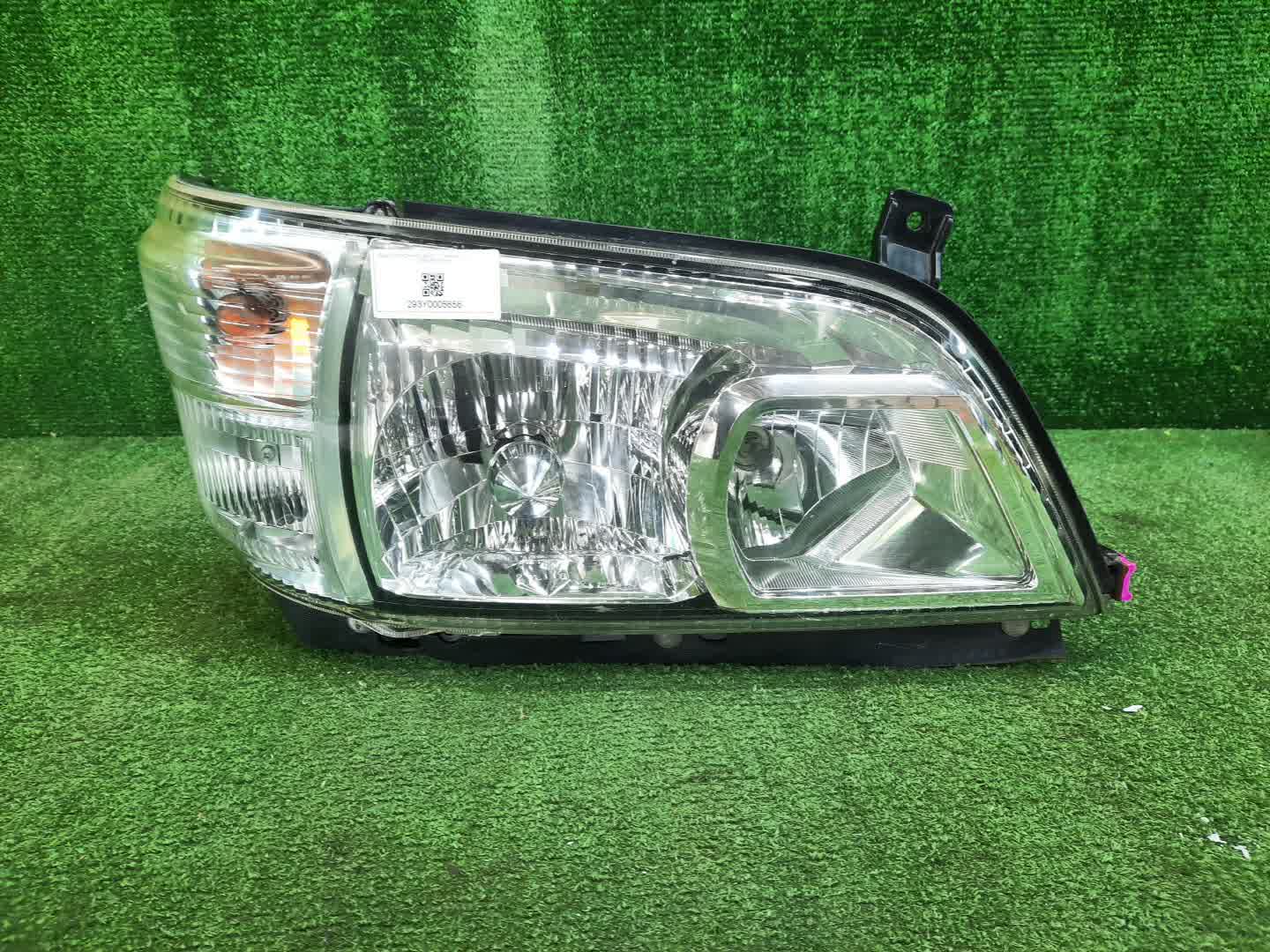 Фара правая передняя TOYOTA DYNA XZU605 1 ракурс