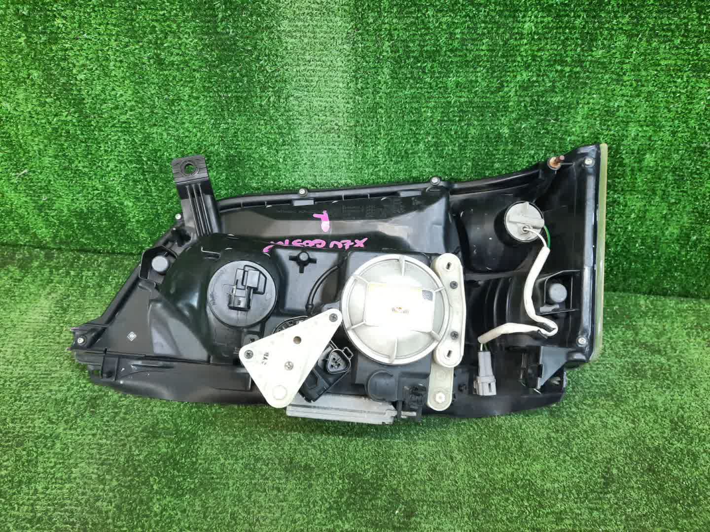 Фара правая передняя TOYOTA DYNA XZU605 3 ракурс