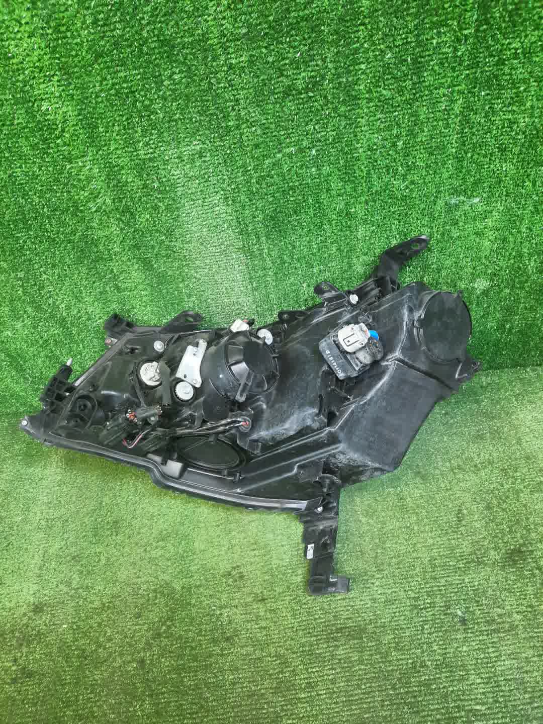 Фара правая передняя NISSAN FUGA Y50, PNY50, PY50, GY50 2 ракурс