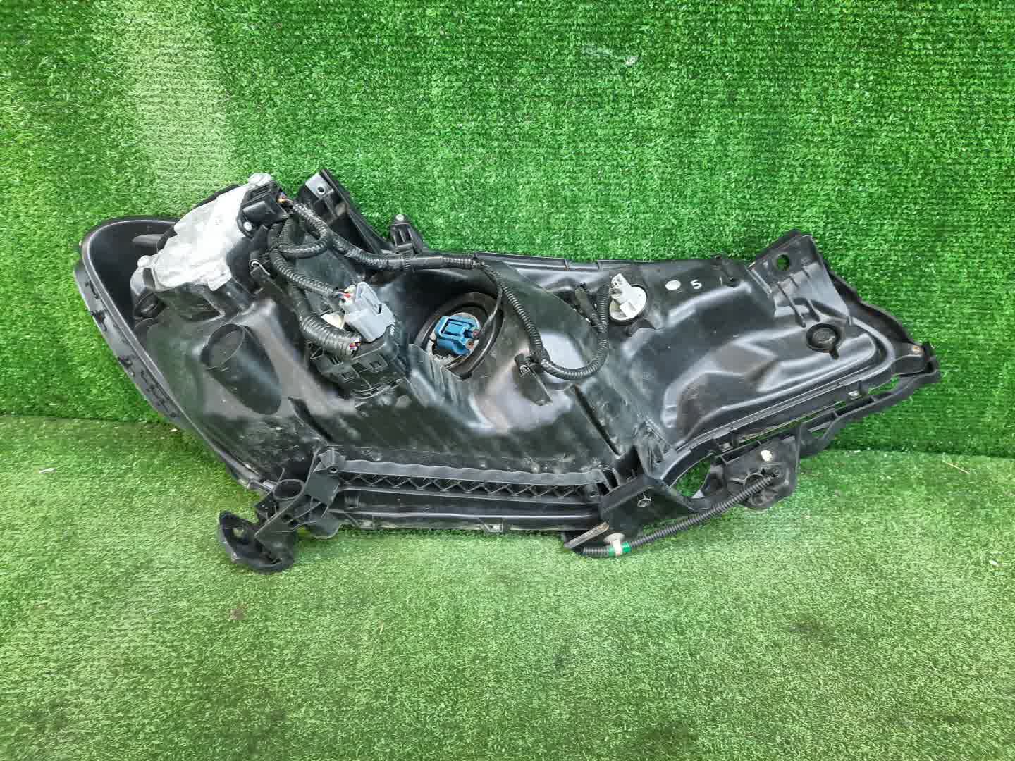 Фара левая передняя HONDA FIT GK5 2 ракурс