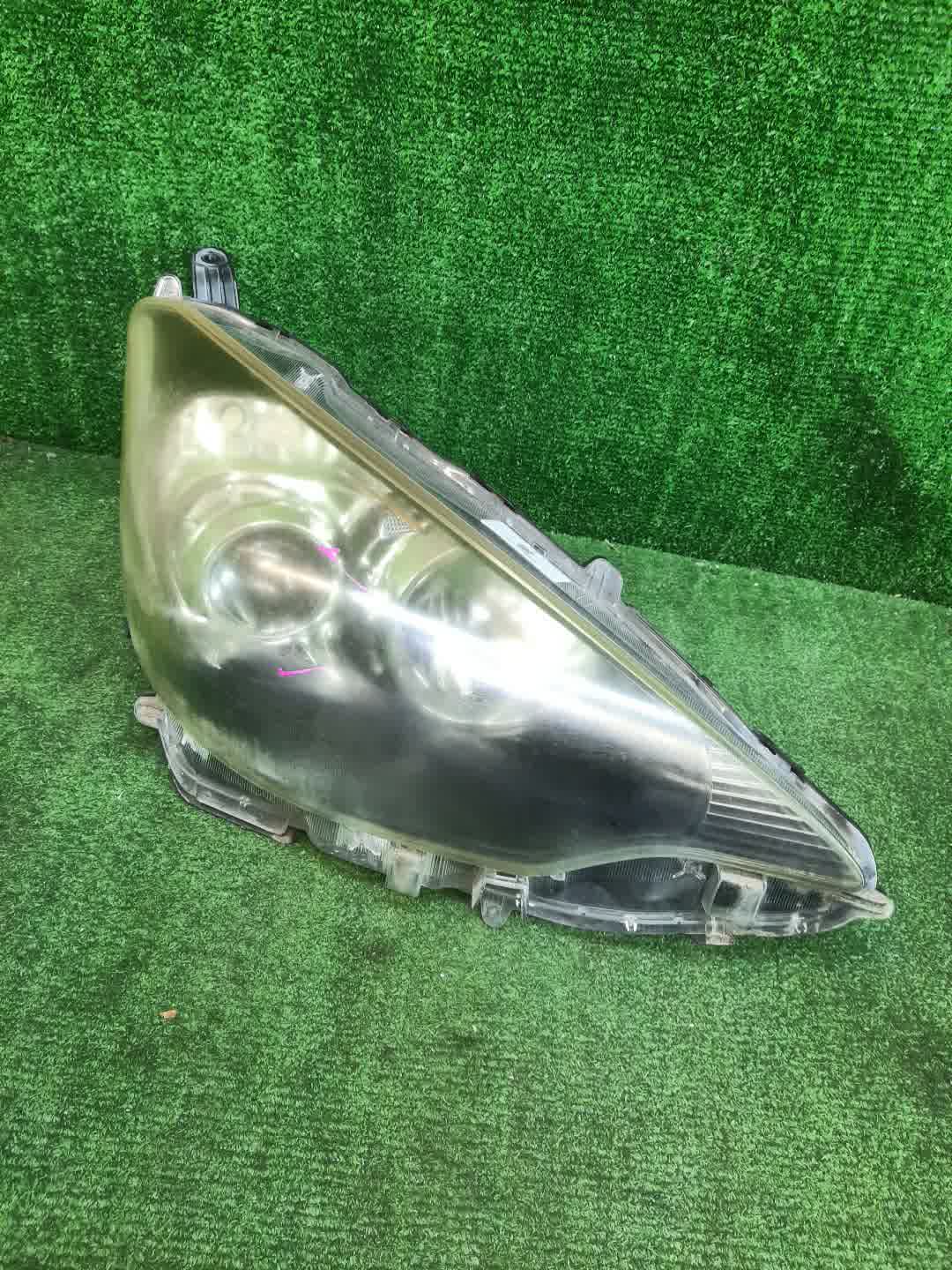Фара правая передняя TOYOTA AQUA NHP10 1 ракурс