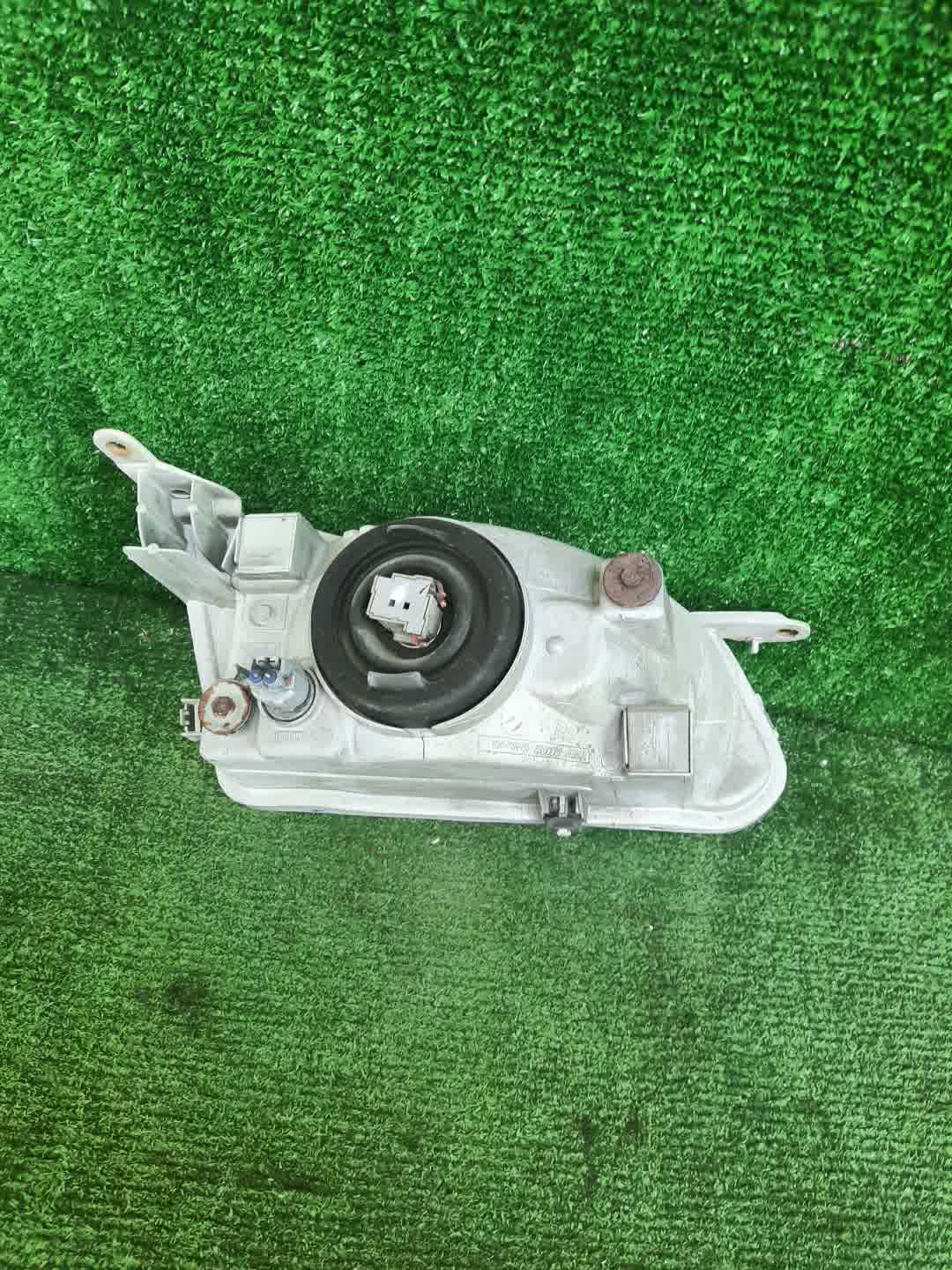 Фара левая передняя TOYOTA COROLLA AE111, AE114, AE110, EE111, CE110, CE114 3 ракурс