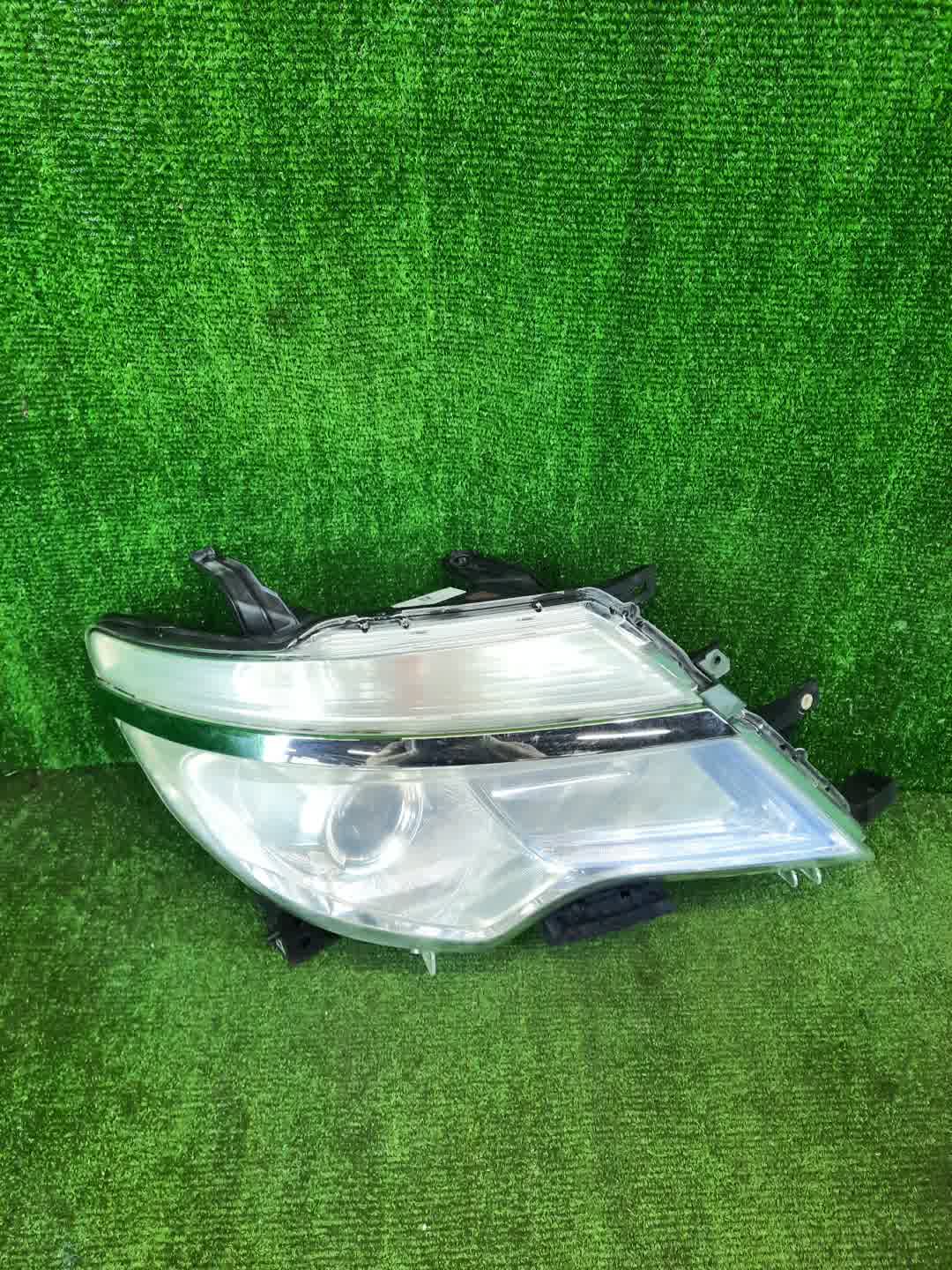 Фара правая передняя NISSAN SERENA C26 3 ракурс Фара правая передняя NISSAN SERENA C26 3 ракурс