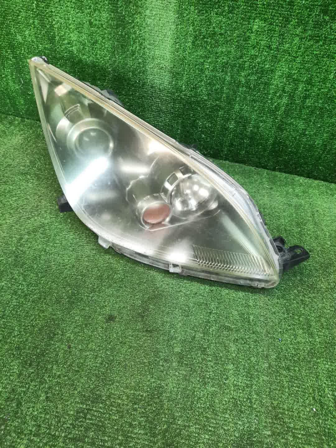Фара правая передняя  MITSUBISHI COLT PLUS, COLT Z27W, Z22W, Z25W, Z23W, Z24W, Z27WG, Z24A, Z23A, Z21A, Z25A, Z26A, Z27A, Z28A, Z22A 1 ракурс