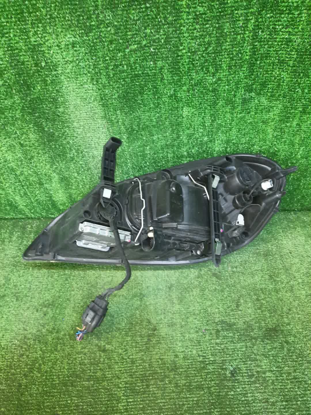 Фара правая передняя VOLVO XC60 DZ44, DZ47, DZ80, DZ99, DZ40, DZ, DZ31, DZ52, DZ69, DZ70, DZ71, DZ72, DZ82, DZ83, DZ87, DZ88, DZ95, DZ90, DZ98 3 ракурс