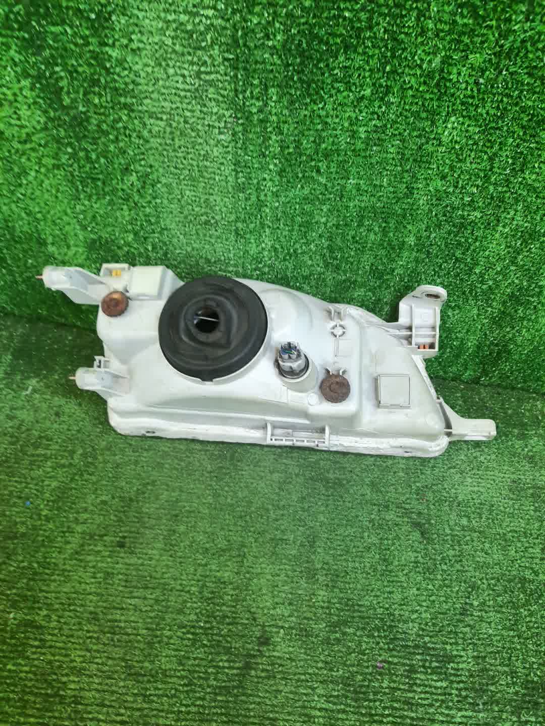 Фара левая передняя TOYOTA COROLLA AE100, AE101, AE109, EE101, EE102, EE103, EE104, AE104, CE107, EE107, CE100, CE106, EE106, CE102, CE104, CE109, CE105, EE108 3 ракурс