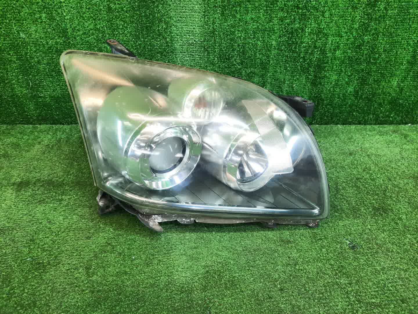 Фара правая передняя TOYOTA AVENSIS ZZT251, AZT250, AZT255, AZT251 1 ракурс