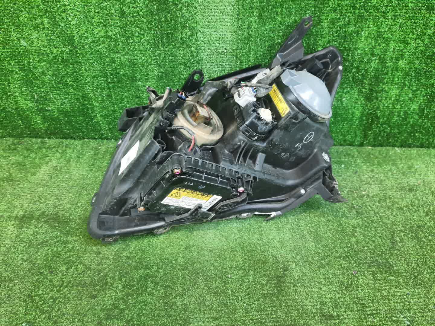 Фара правая передняя TOYOTA AVENSIS ZZT251, AZT250, AZT255, AZT251 3 ракурс