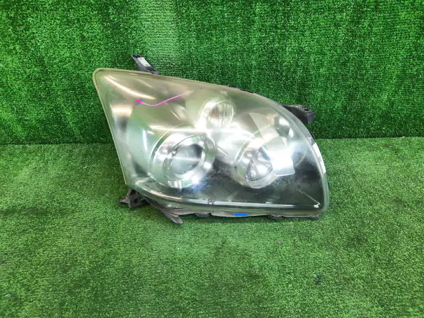 Фара правая передняя TOYOTA AVENSIS ZZT251, AZT250, AZT255, AZT251 1 ракурс