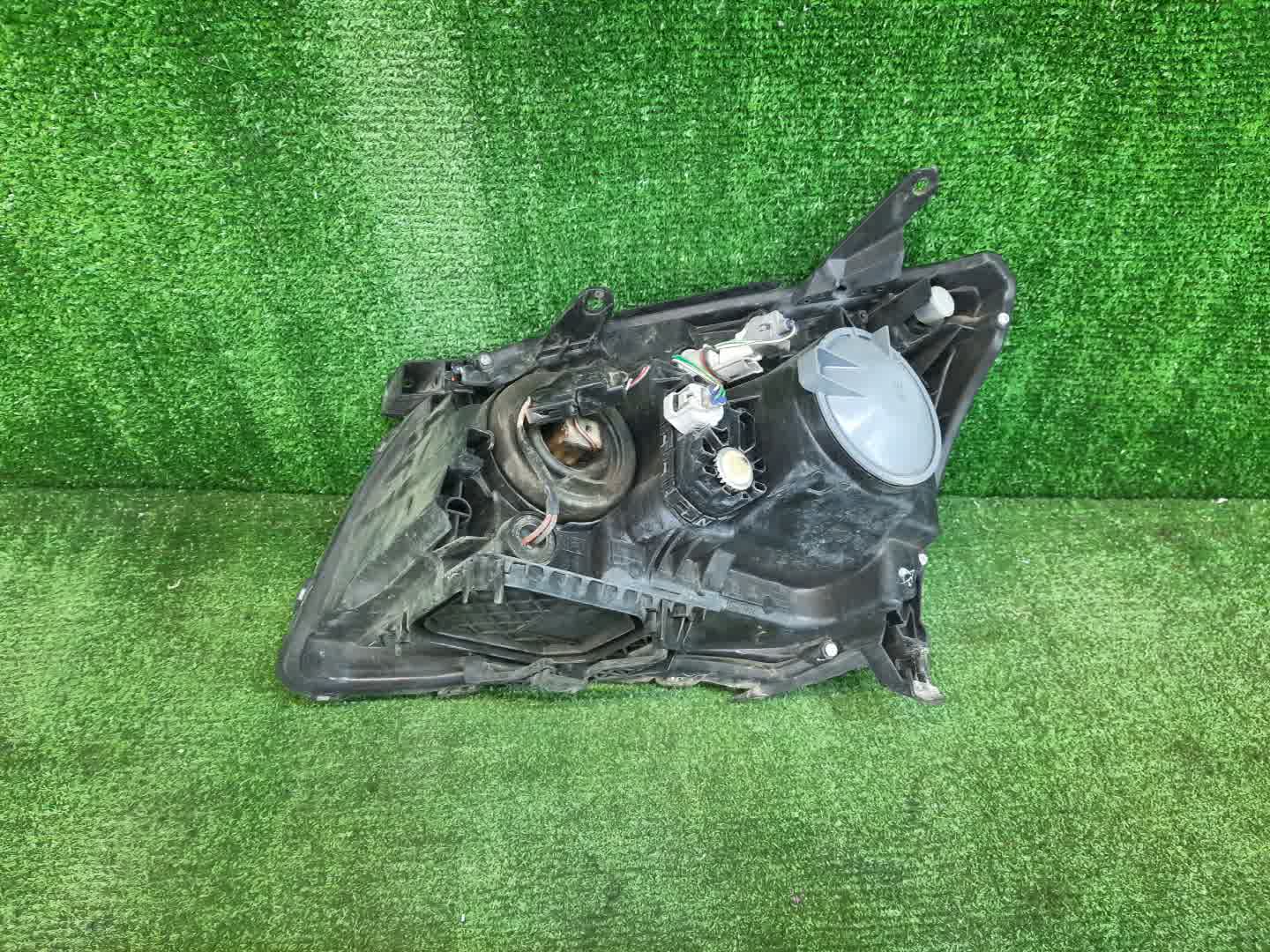 Фара правая передняя TOYOTA AVENSIS ZZT251, AZT250, AZT255, AZT251 2 ракурс