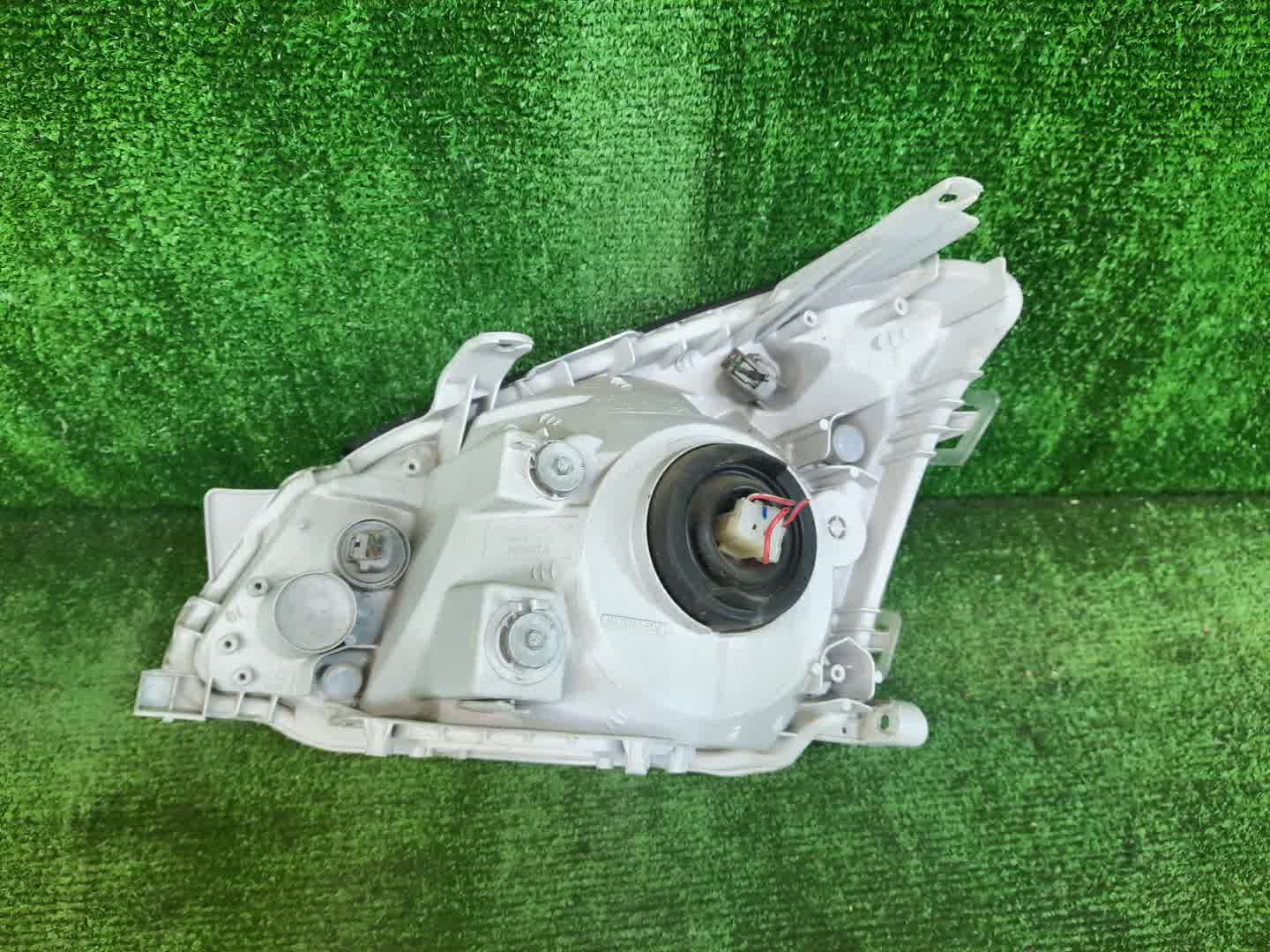 Фара правая передняя TOYOTA PREMIO ZZT240, NZT240, AZT240, ZZT245 2 ракурс