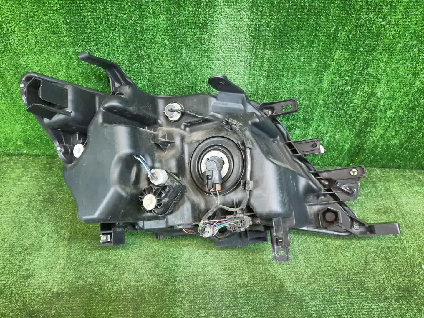 Фара левая передняя NISSAN SERENA C26 2 ракурс