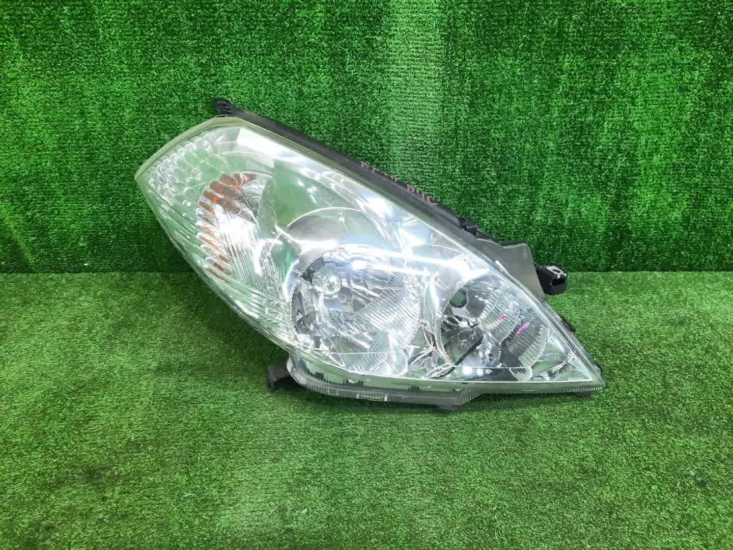 Фара правая передняя NISSAN WINGROAD Y11 1 ракурс