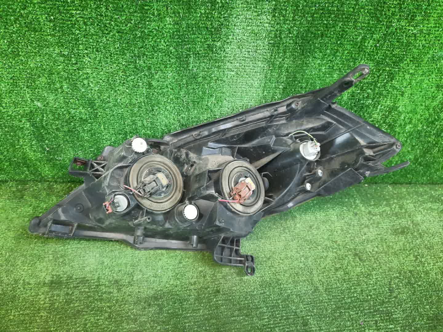 Фара правая передняя NISSAN WINGROAD Y11 2 ракурс