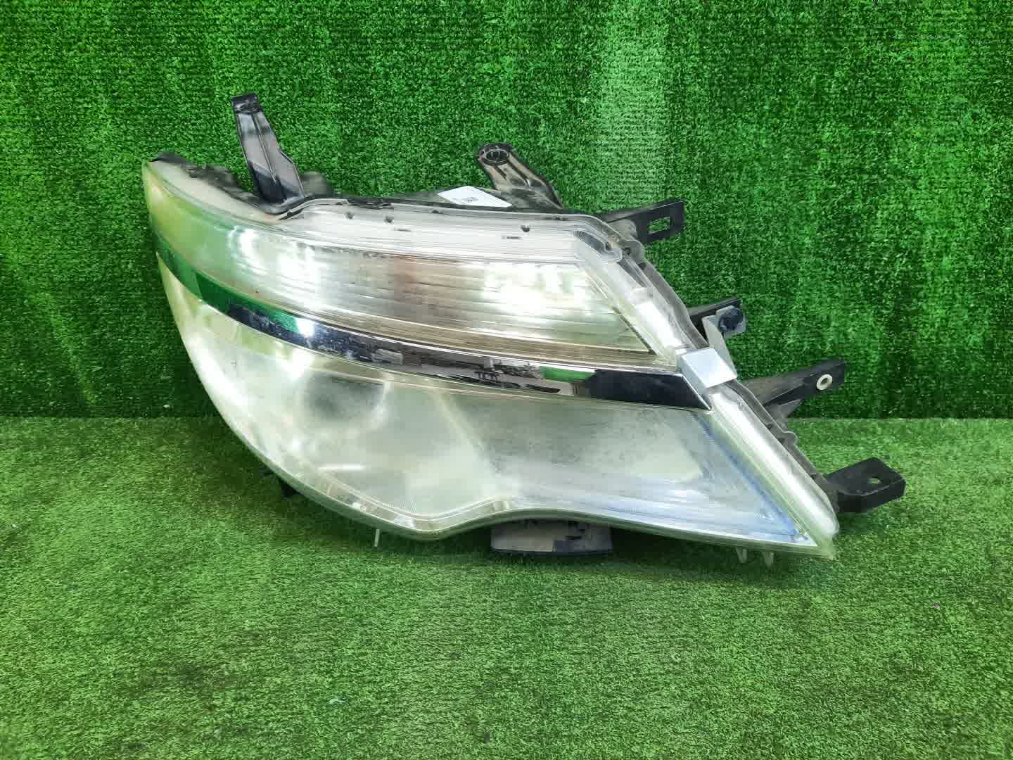 Фара правая передняя NISSAN SERENA C26 1 ракурс Фара правая передняя NISSAN SERENA C26 1 ракурс
