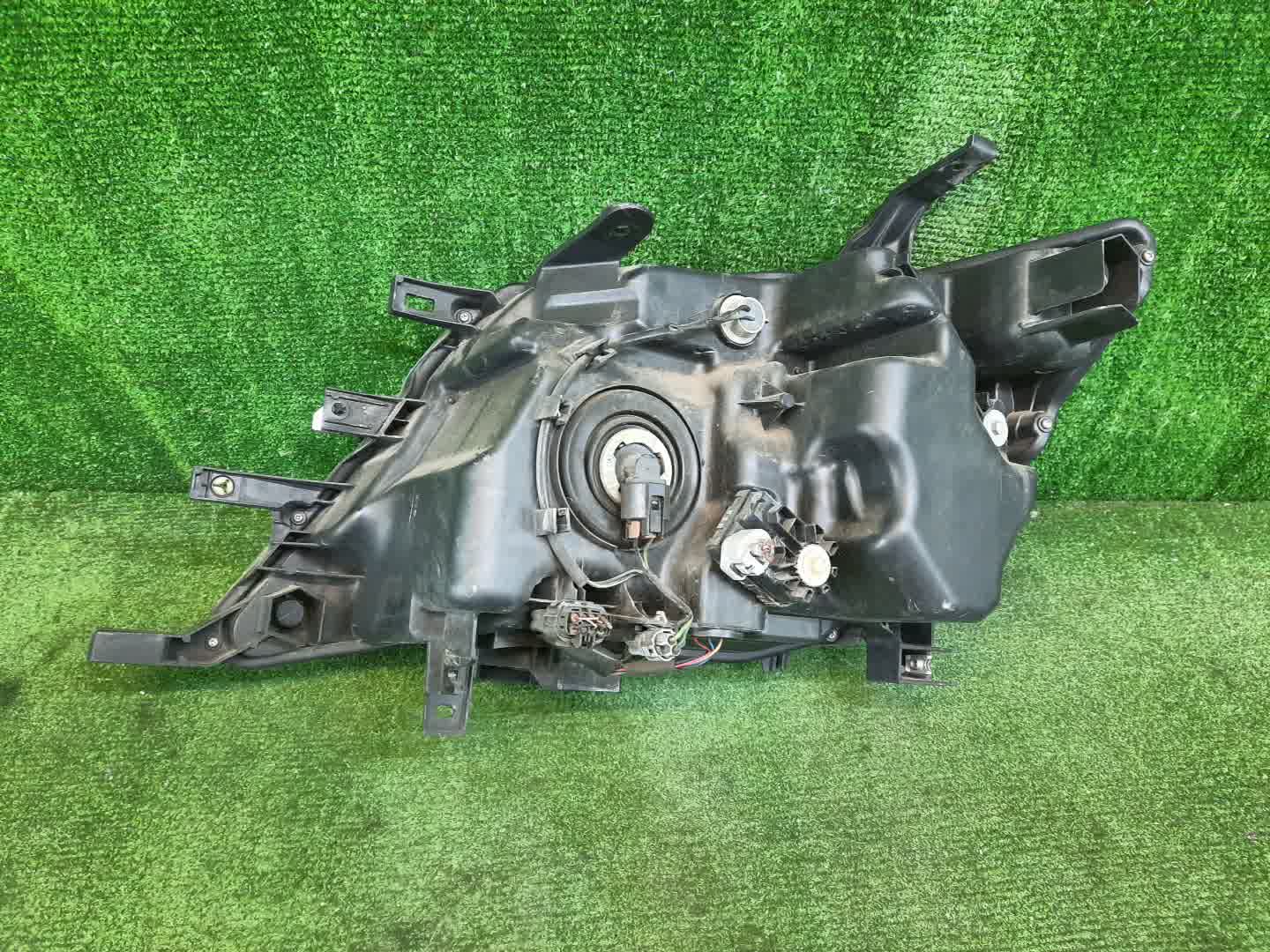 Фара правая передняя NISSAN SERENA C26 2 ракурс