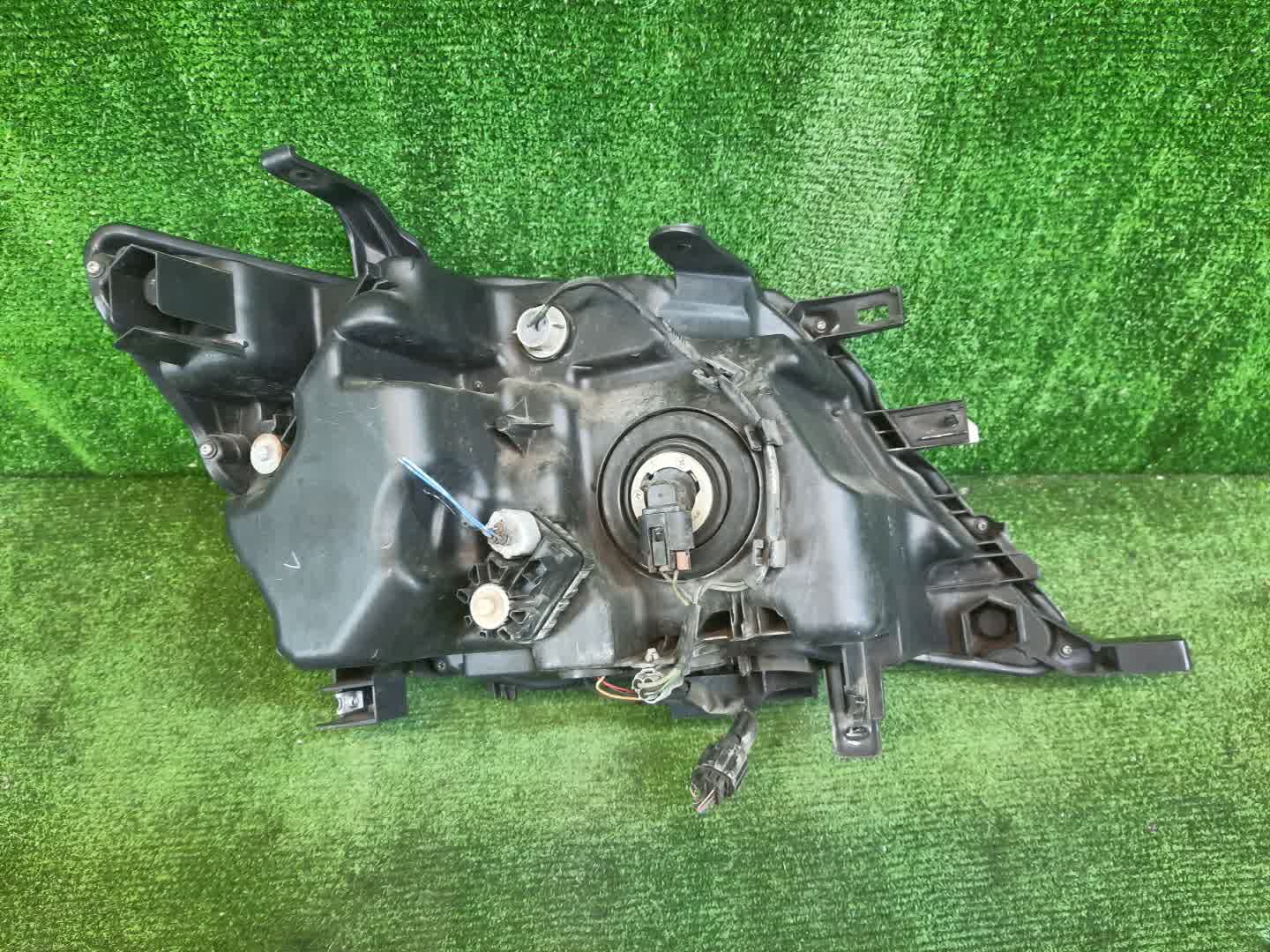 Фара левая передняя NISSAN SERENA C26 2 ракурс