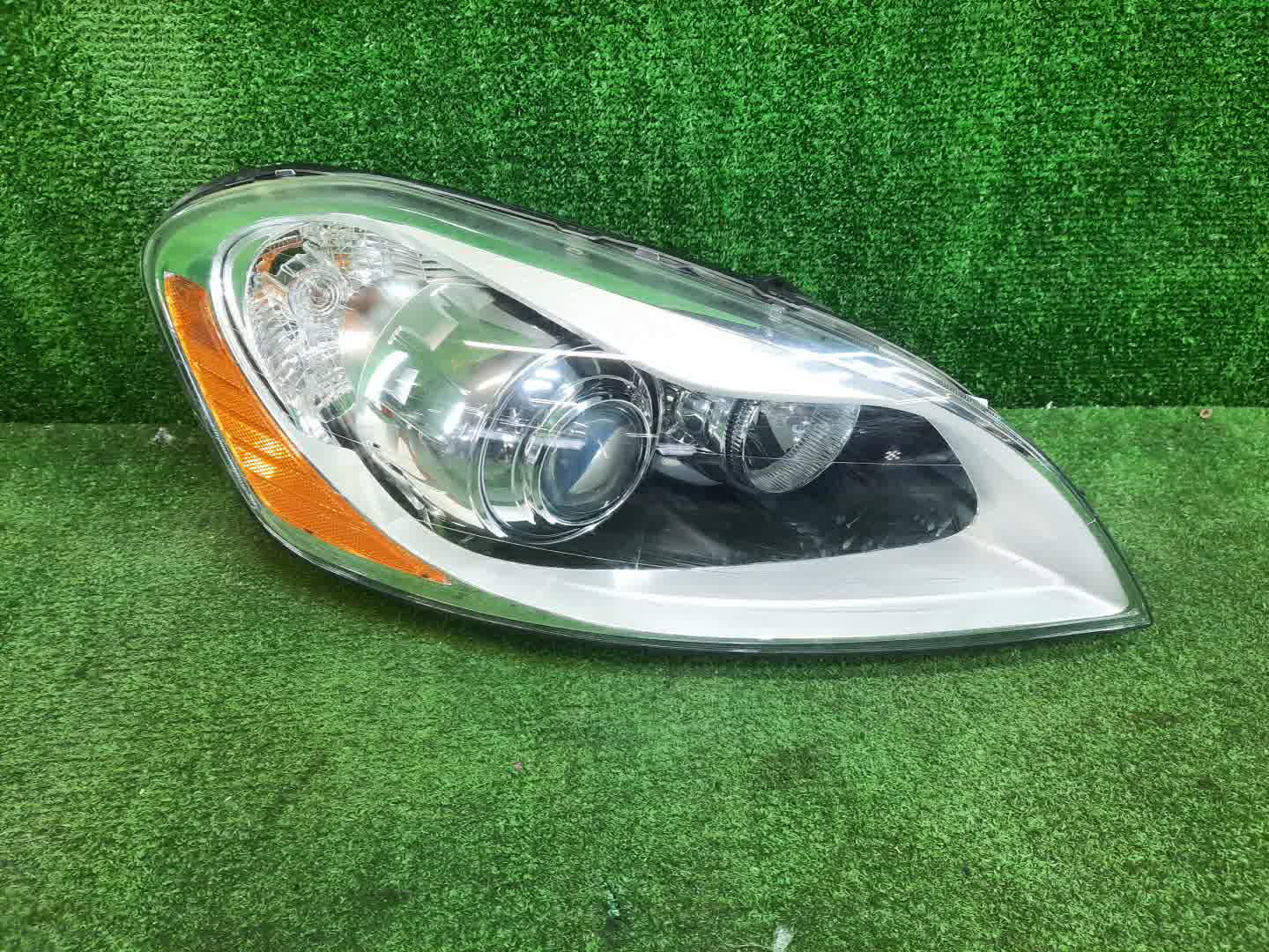 Фара правая передняя VOLVO XC60 DZ44, DZ47, DZ80, DZ99, DZ40, DZ, DZ31, DZ52, DZ69, DZ70, DZ71, DZ72, DZ82, DZ83, DZ87, DZ88, DZ95, DZ90, DZ98 1 ракурс Фара правая передняя VOLVO XC60 DZ44, DZ47, DZ80, DZ99, DZ40, DZ, DZ31, DZ52, DZ69, DZ70, DZ71, DZ72, DZ82, DZ83, DZ87, DZ88, DZ95, DZ90, DZ98 1 ракурс
