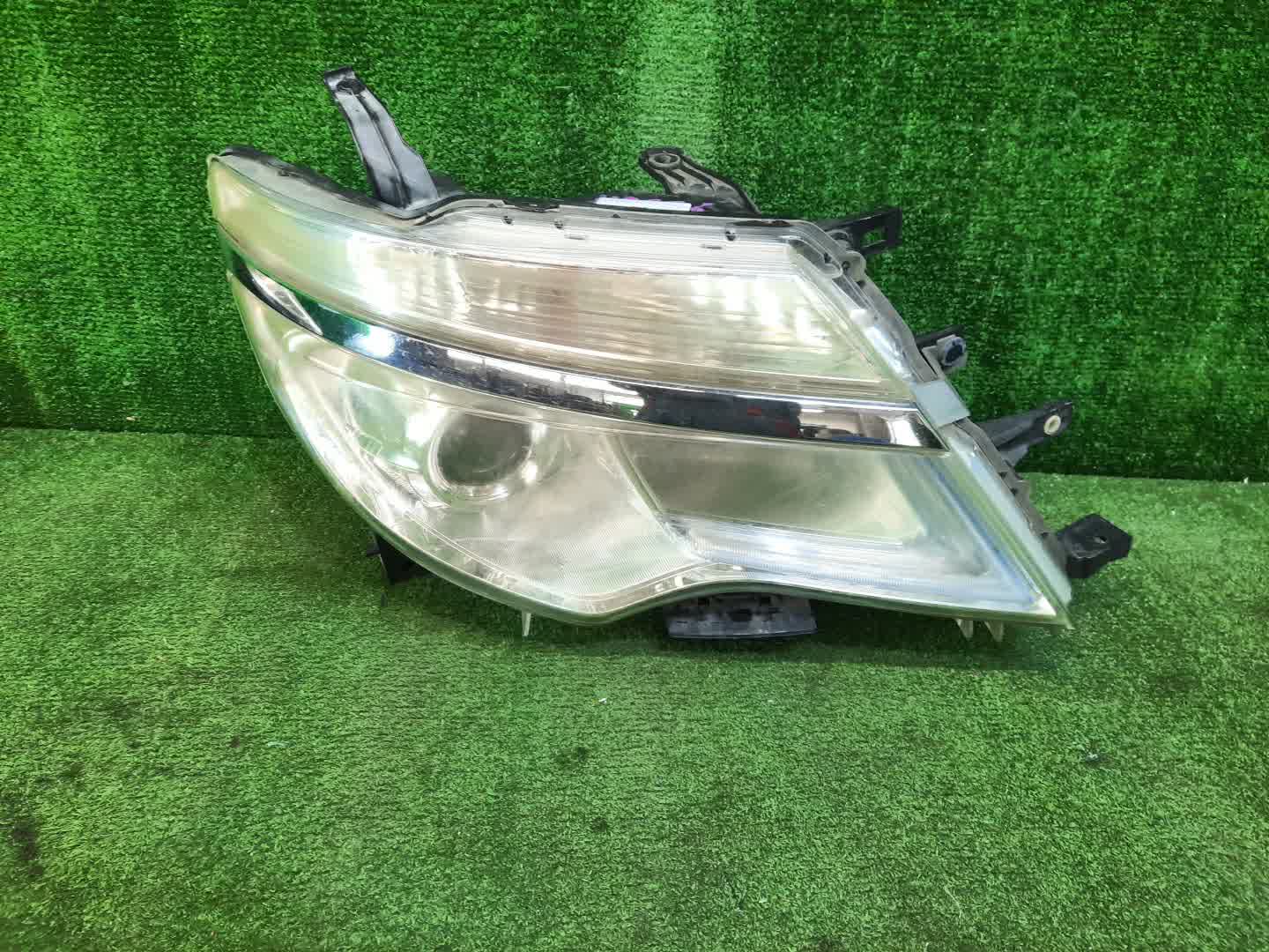 Фара правая передняя NISSAN SERENA C26 1 ракурс Фара правая передняя NISSAN SERENA C26 1 ракурс