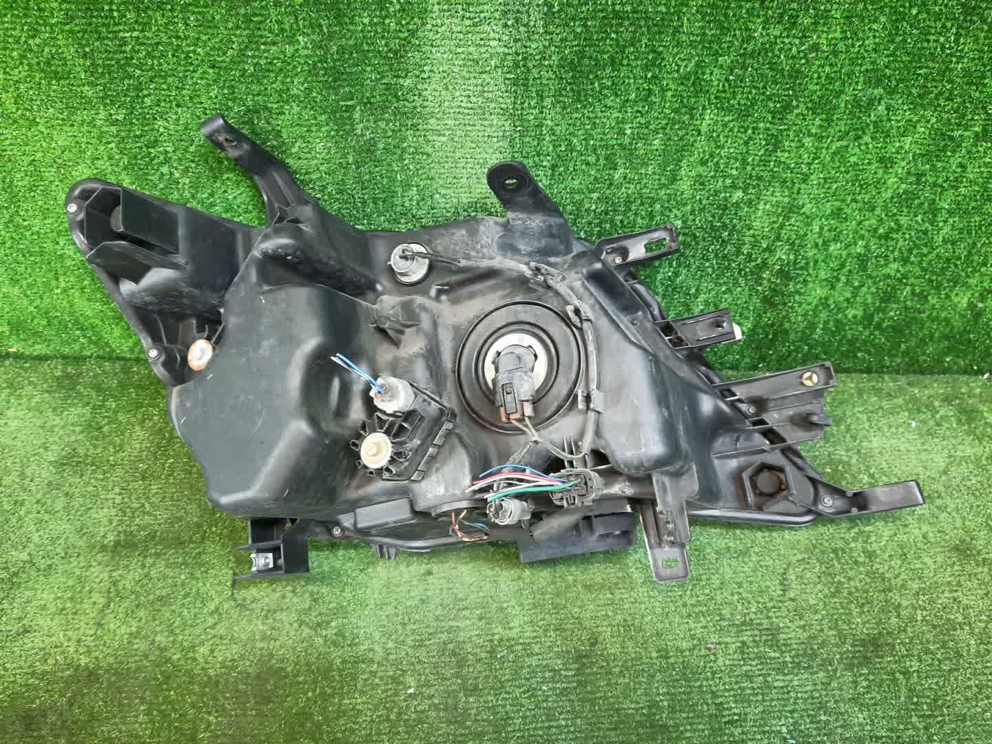 Фара левая передняя NISSAN SERENA C26 2 ракурс