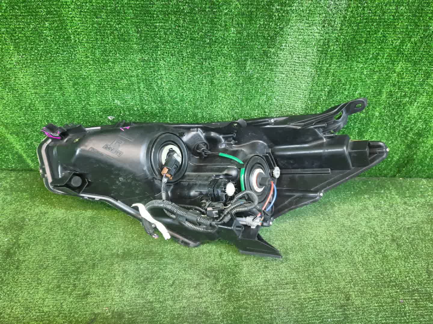 Фара правая передняя TOYOTA PRIUS ALPHA ZVW41W, ZVW40W 2 ракурс