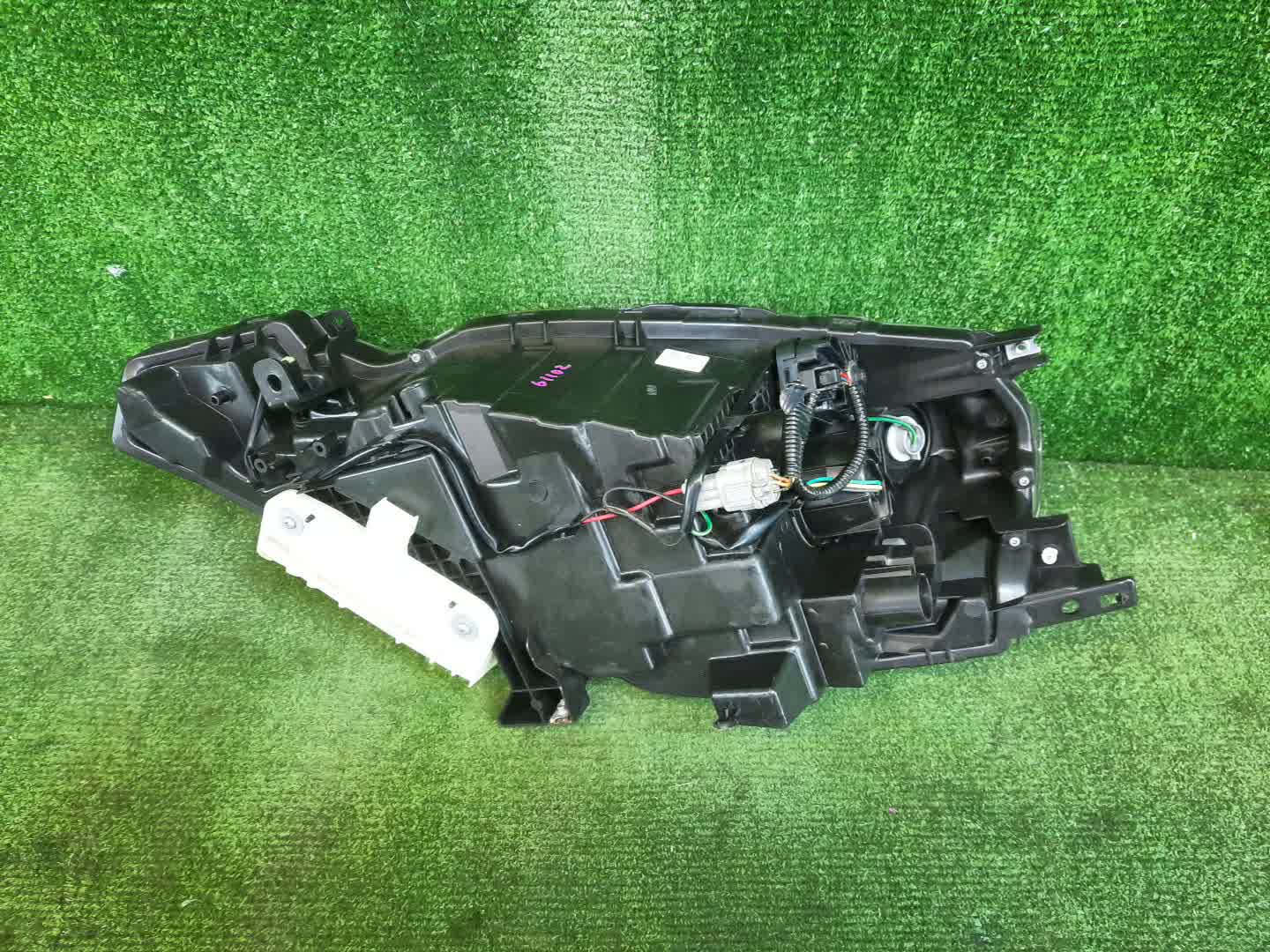 Фара правая передняя NISSAN LEAF AZE0, ZE0 2 ракурс