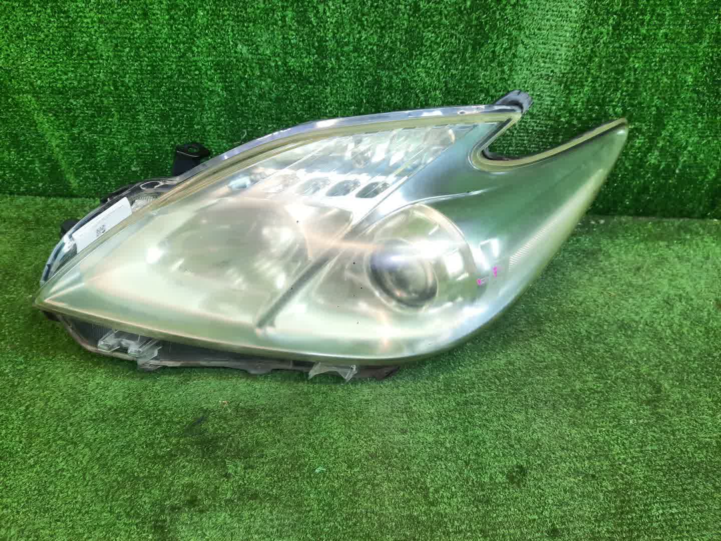 Фара левая передняя TOYOTA PRIUS ZVW30 1 ракурс