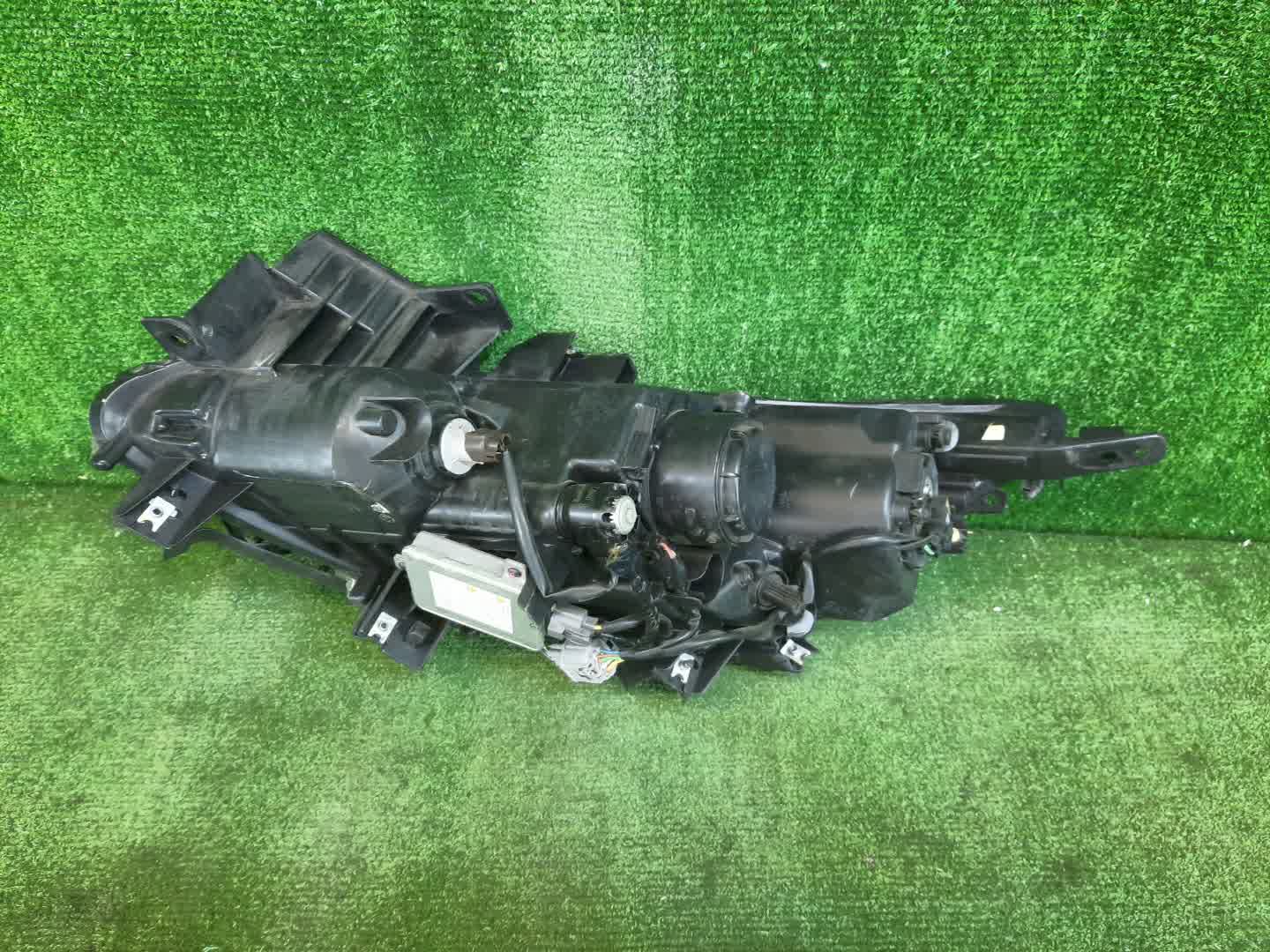 Фара правая передняя MAZDA BIANTE CCEAW, CCEFW, CCFFW, CC3FW 2 ракурс